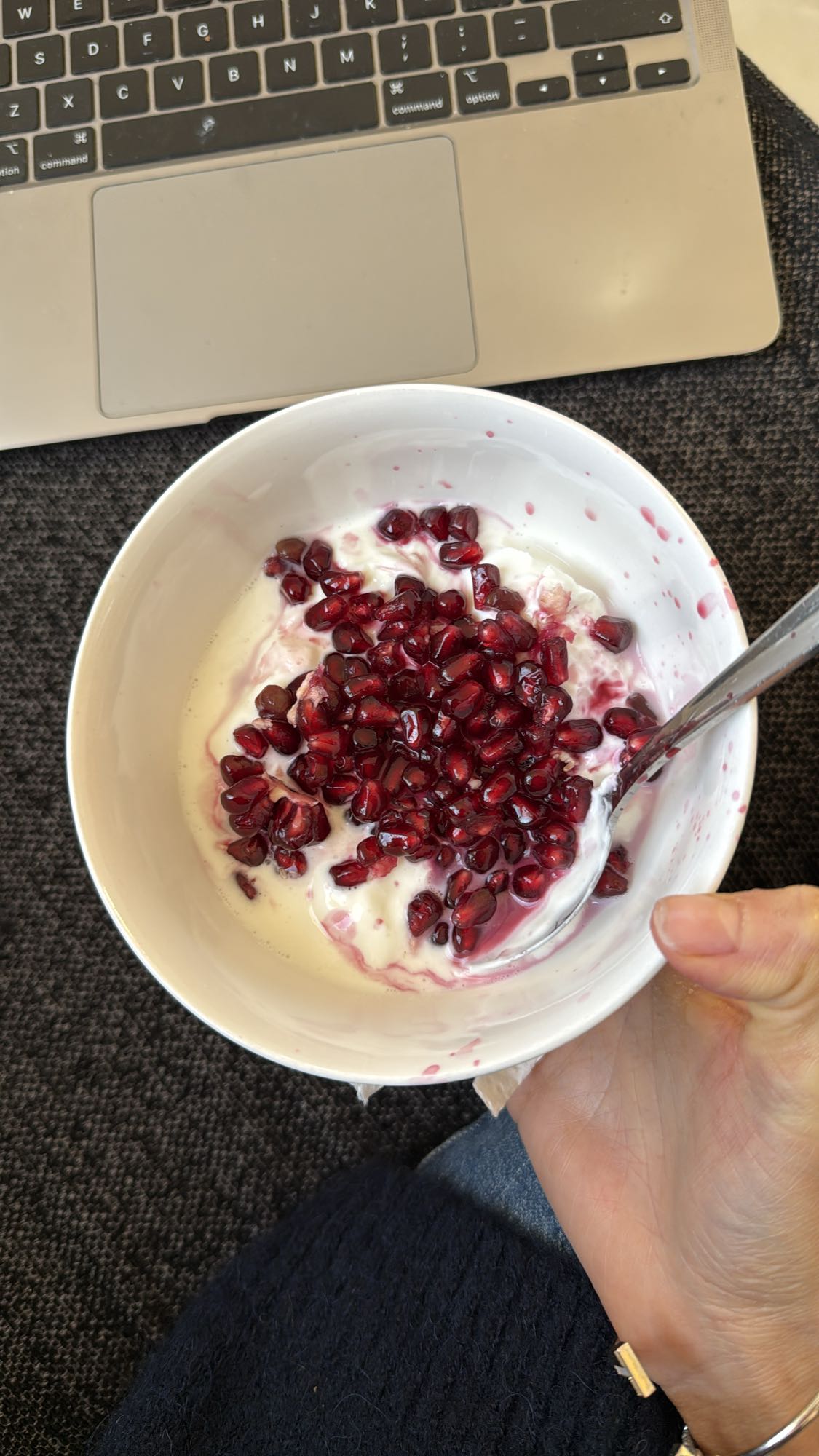Granatäpple med yoghurt