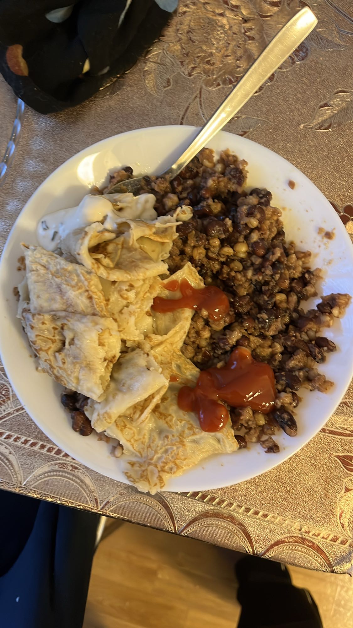 Crepes with beans and sauce