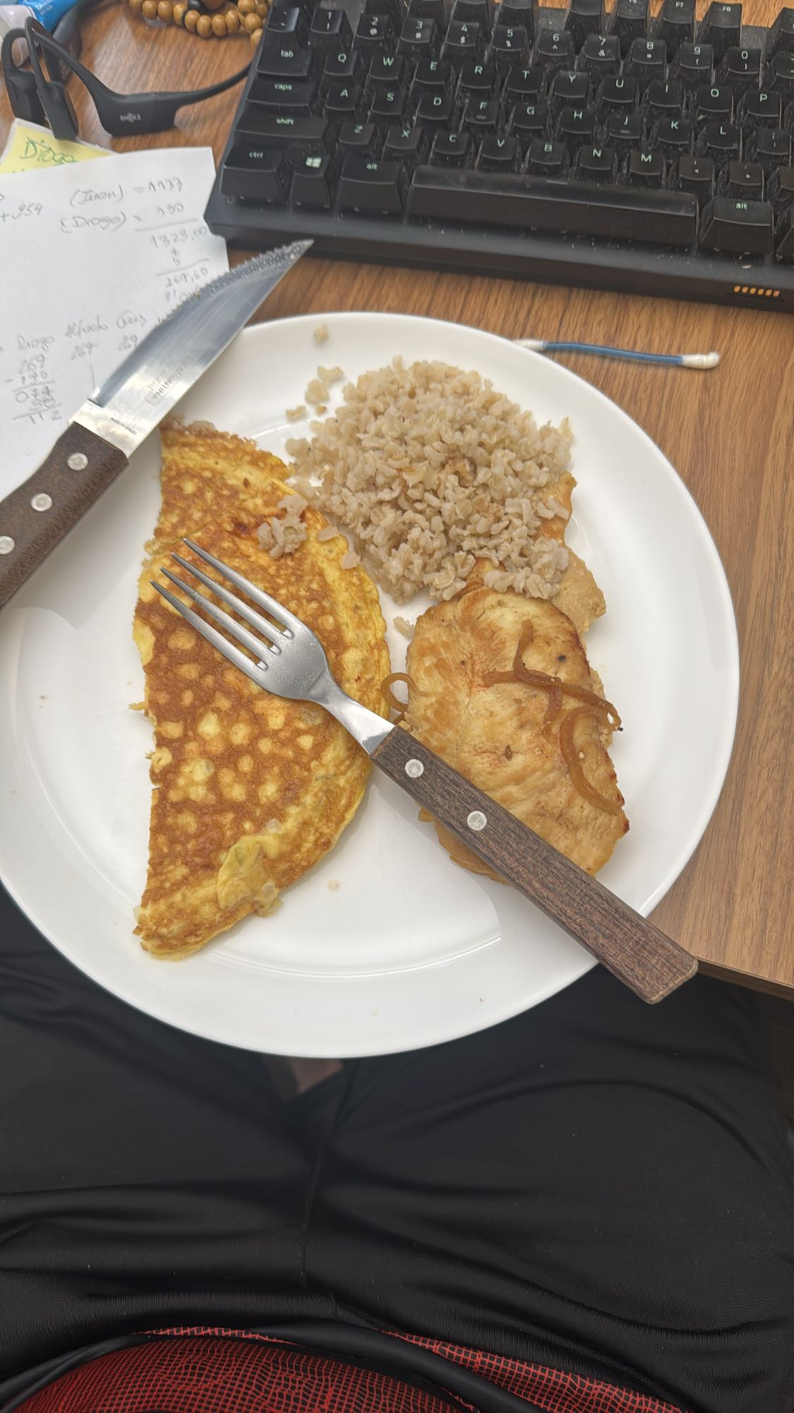 Frango, arroz e omelete