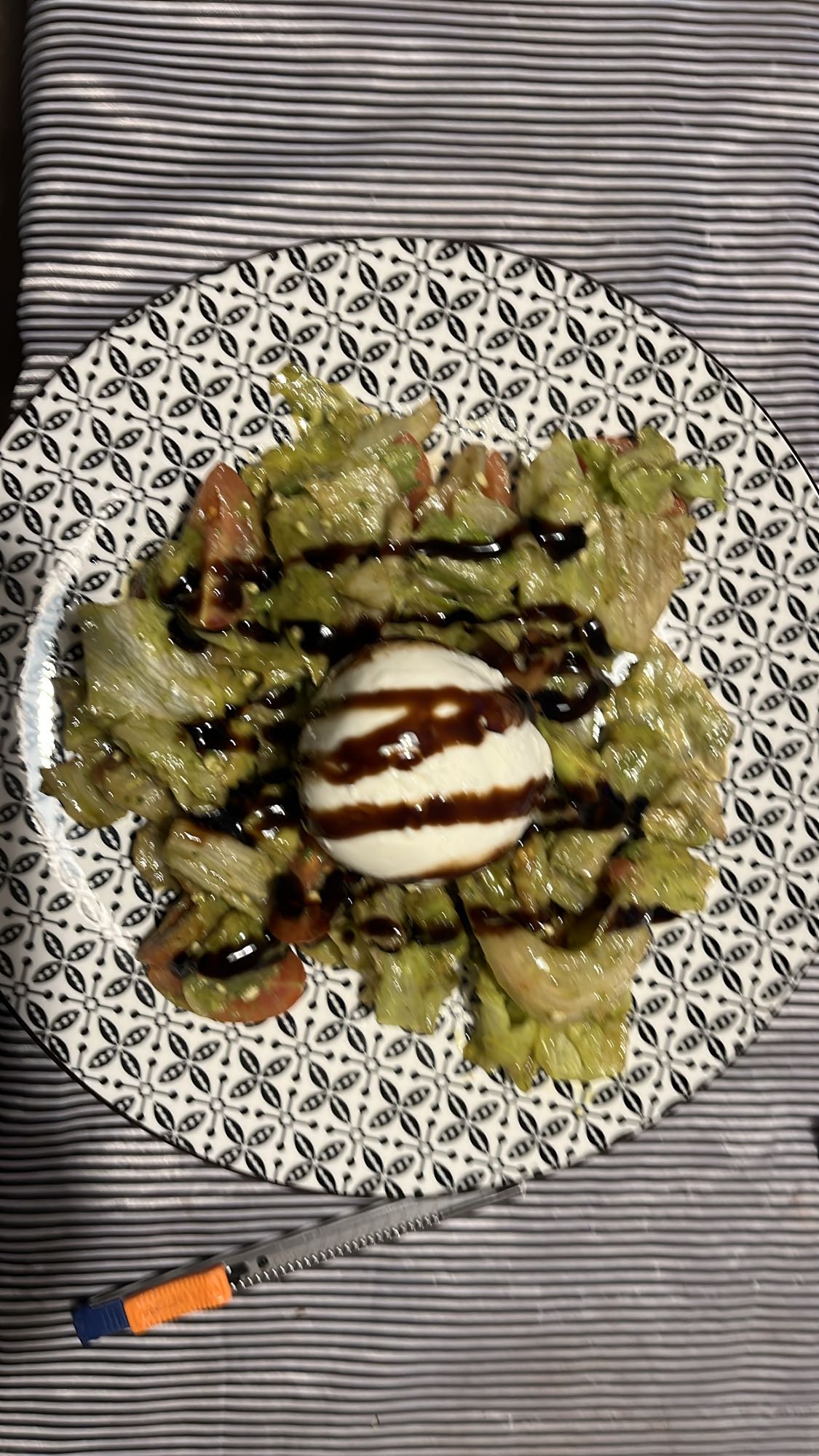 Салата с моцарела