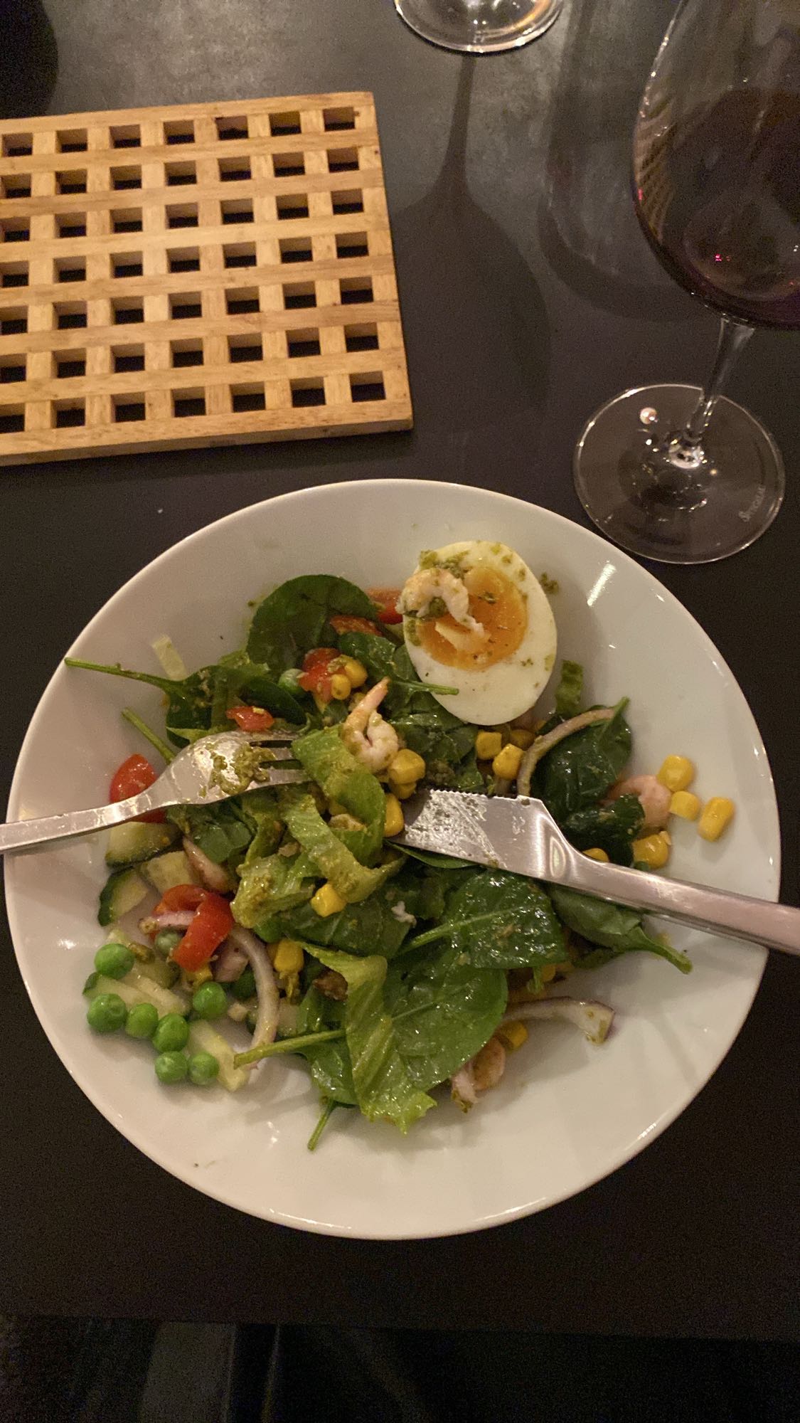 Grönsallad med ägg