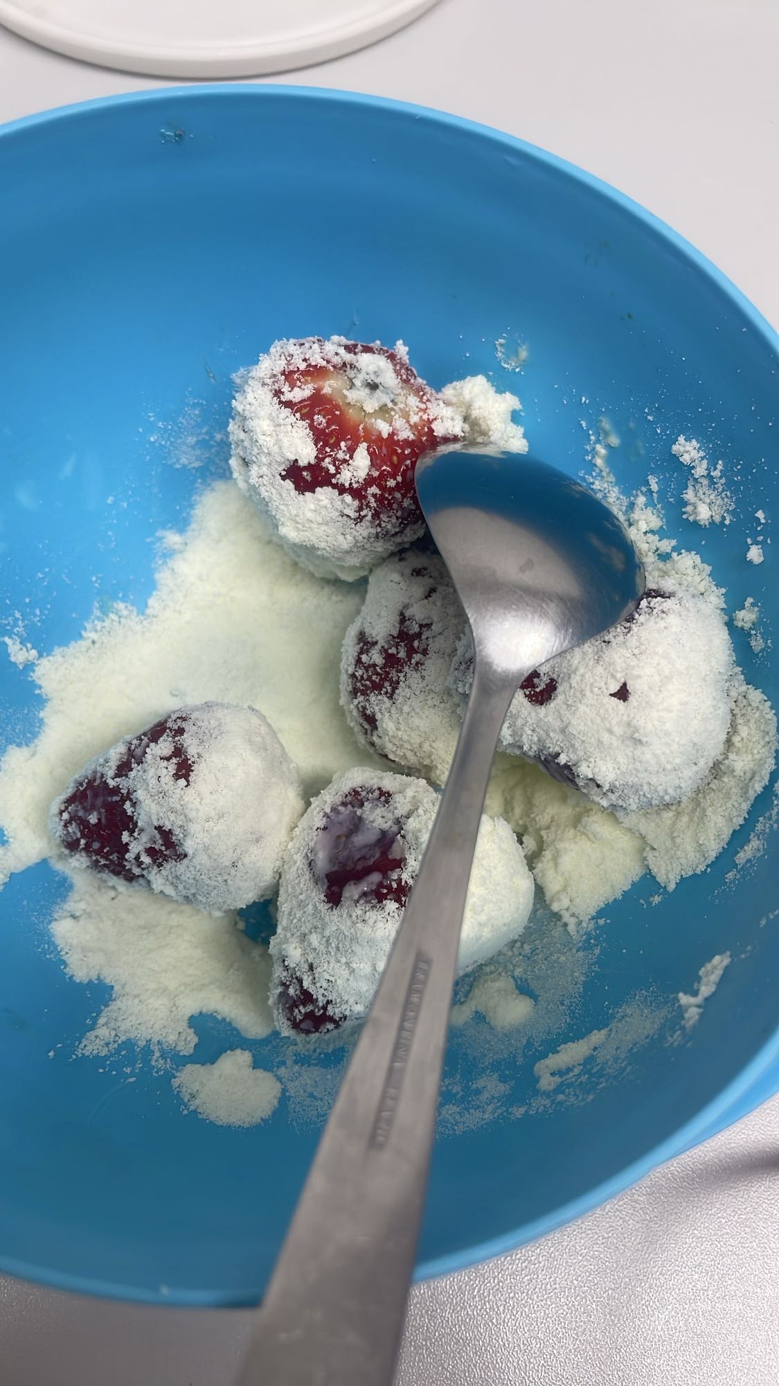 Morangos com leite em pó