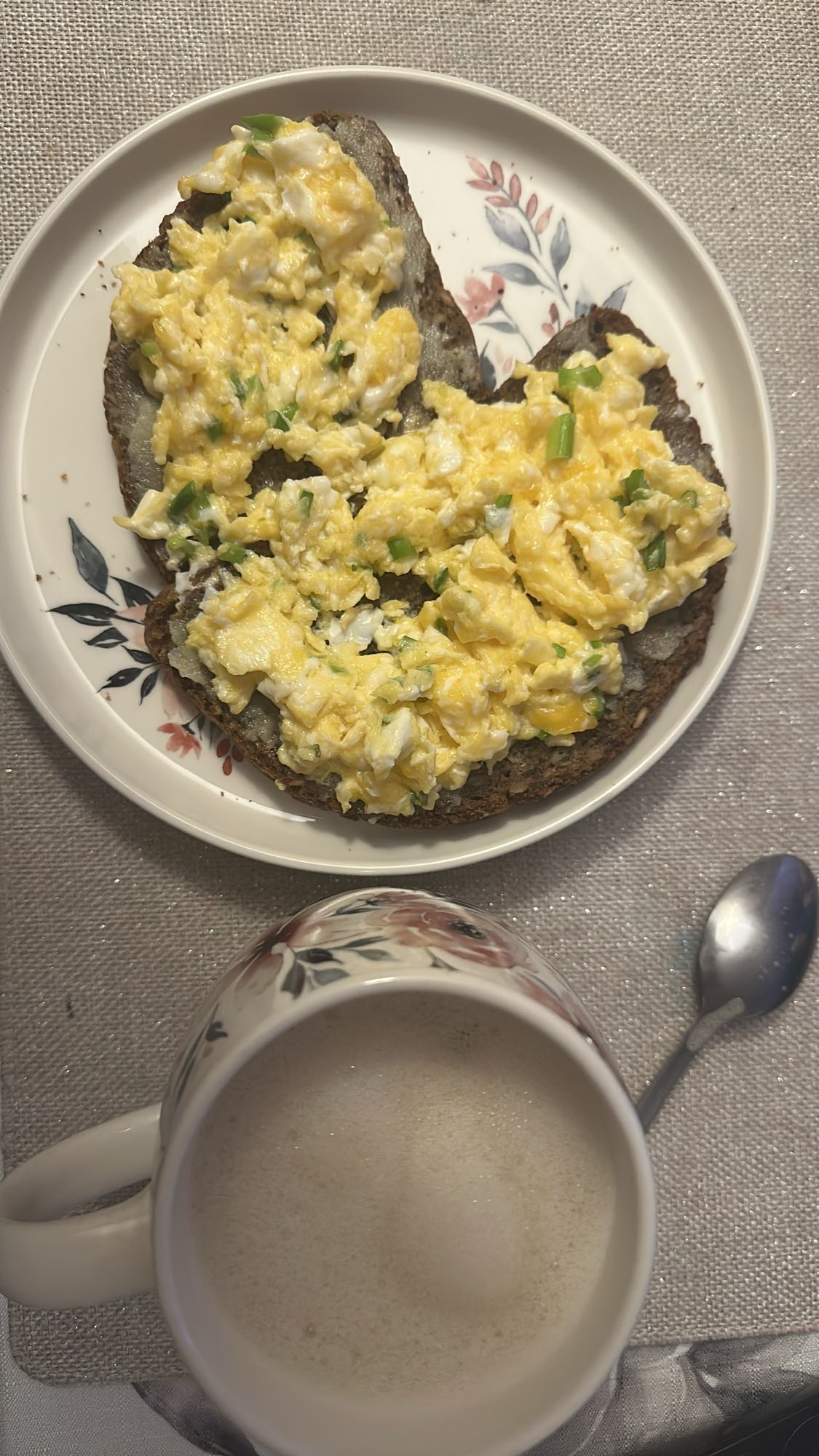 jajecznica na chlebie