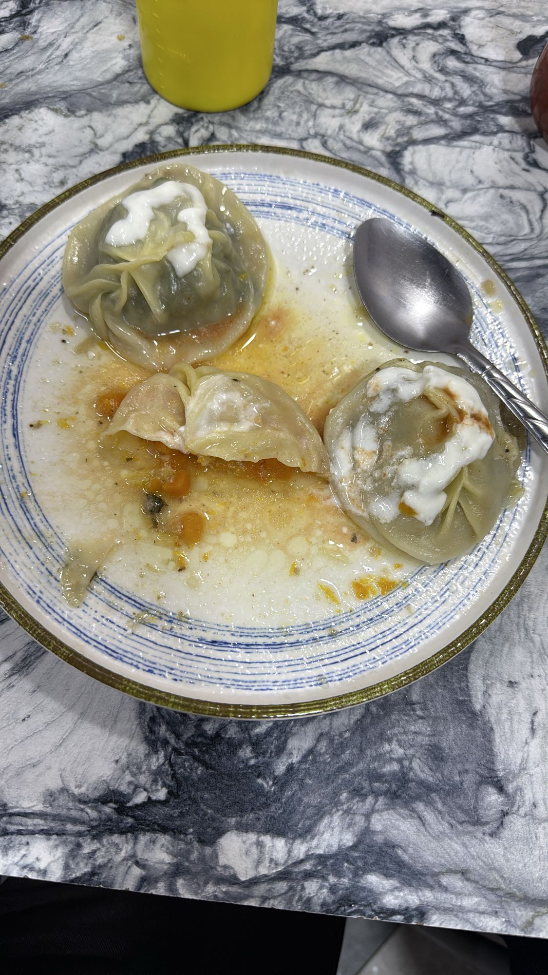 манты с соусом