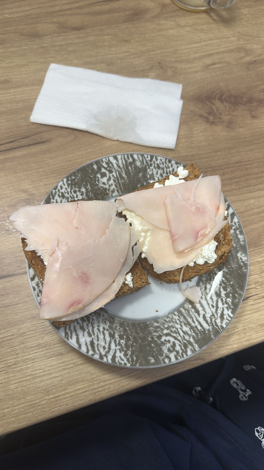 Tostadas de pavo y requesón