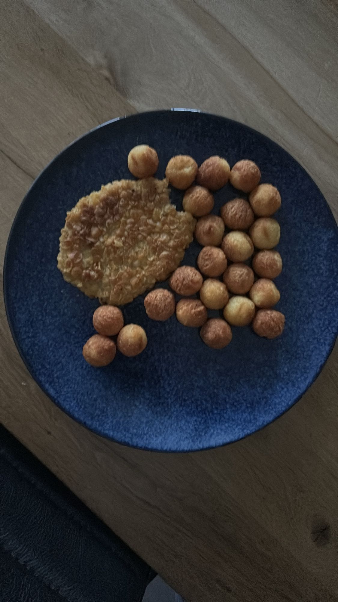 Kipburger met aardappelkroketten