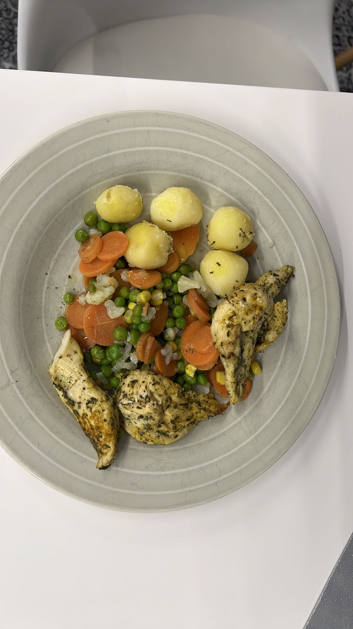 Kurczak z warzywami i ziemniakami