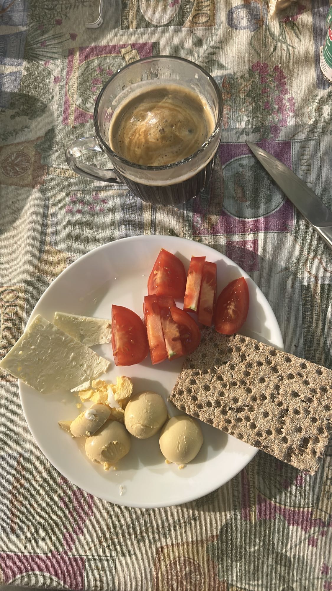 Mic dejun cu ouă și brânză