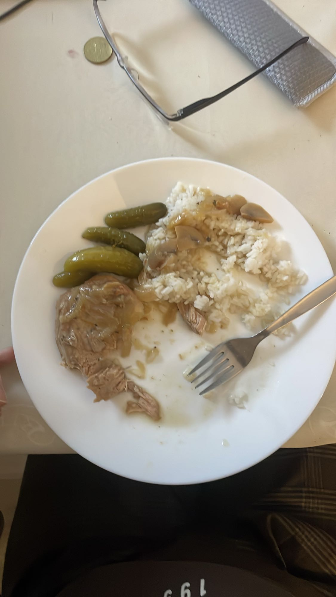 Ryż z mięsem i ogórkami