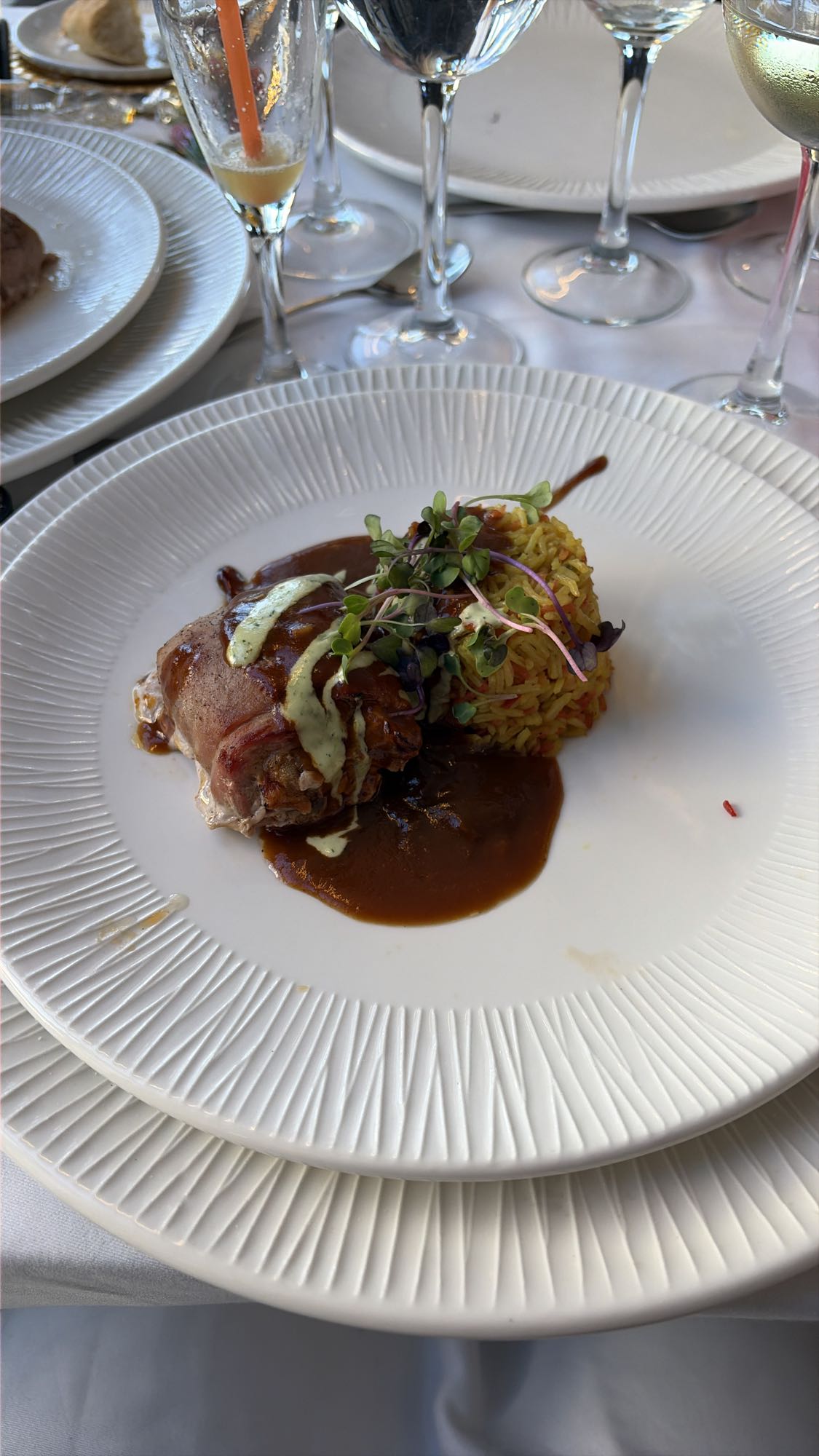 Pollo con arroz y salsa