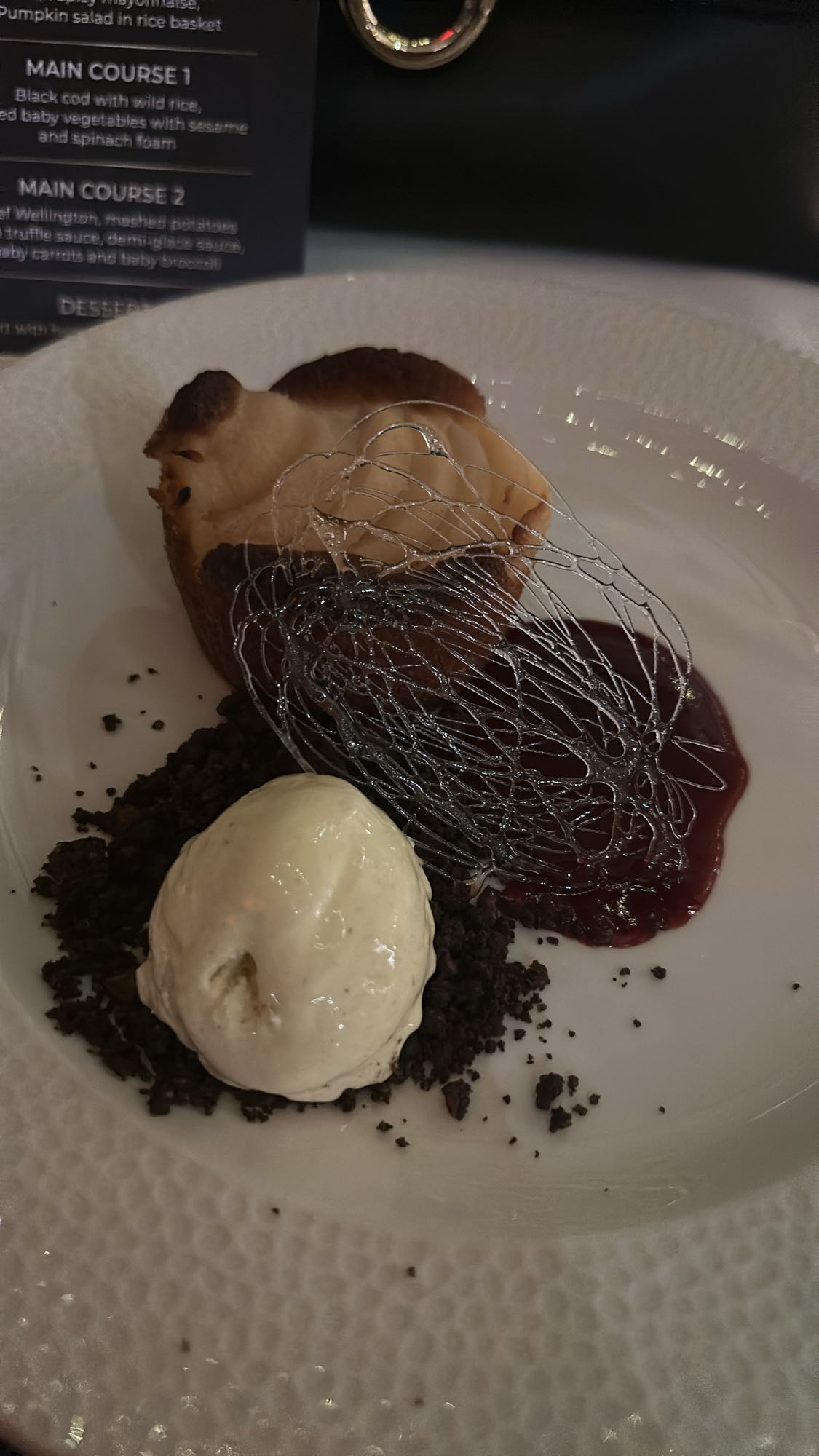 Berry tart with ice cream