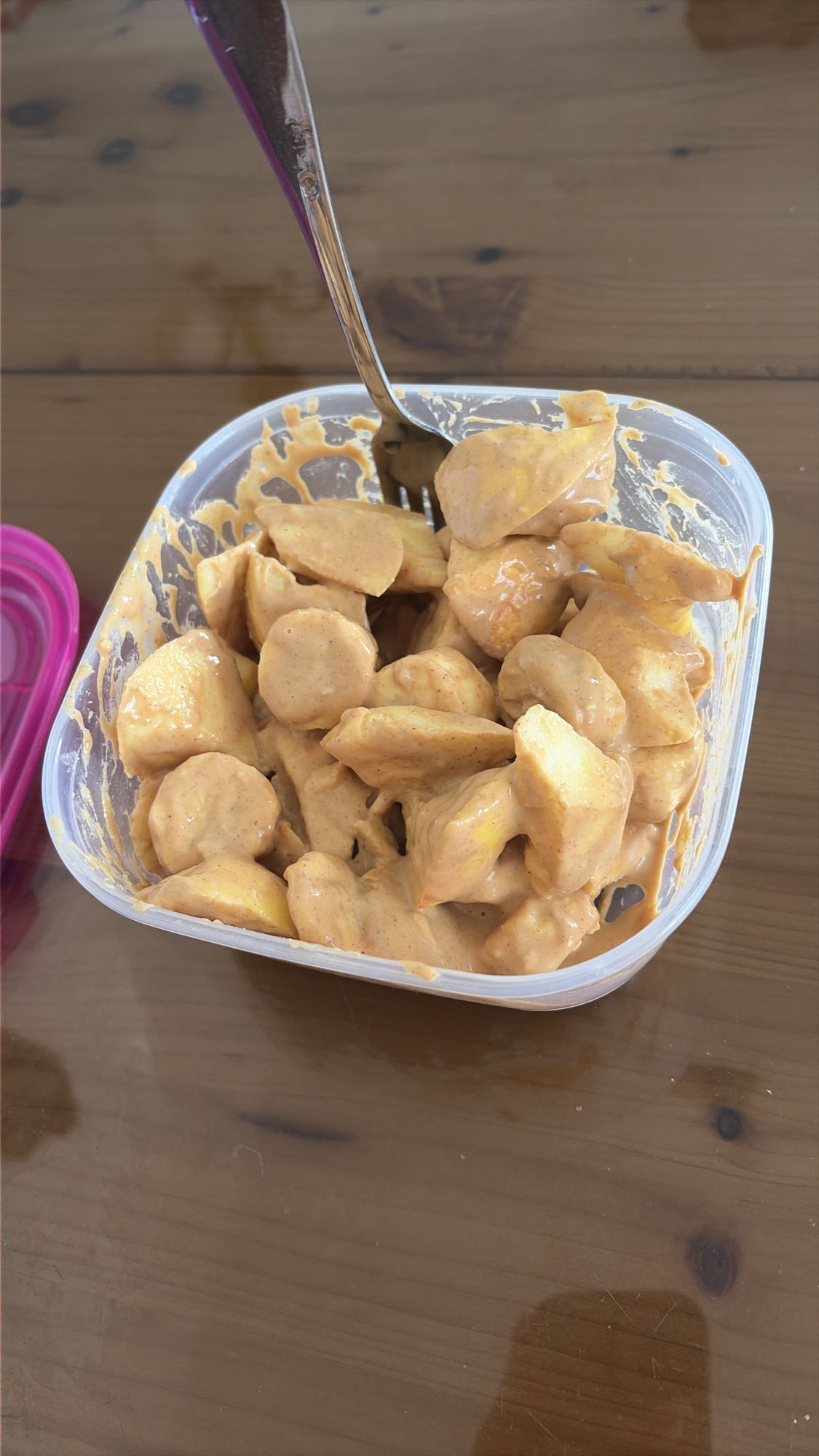 Măr și banană cu două linguri de PB Fit fără zahăr