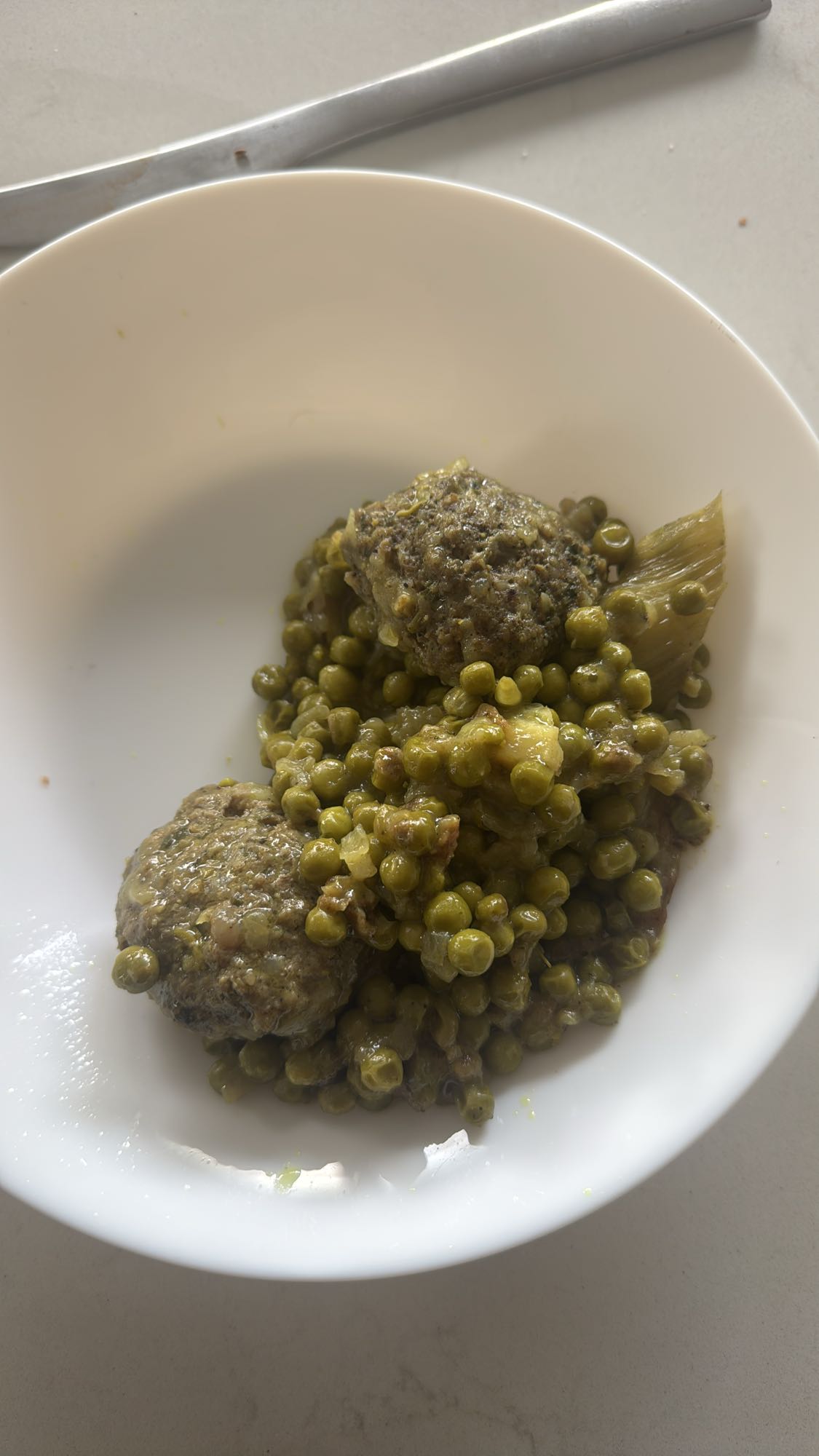 Meatballs with peas