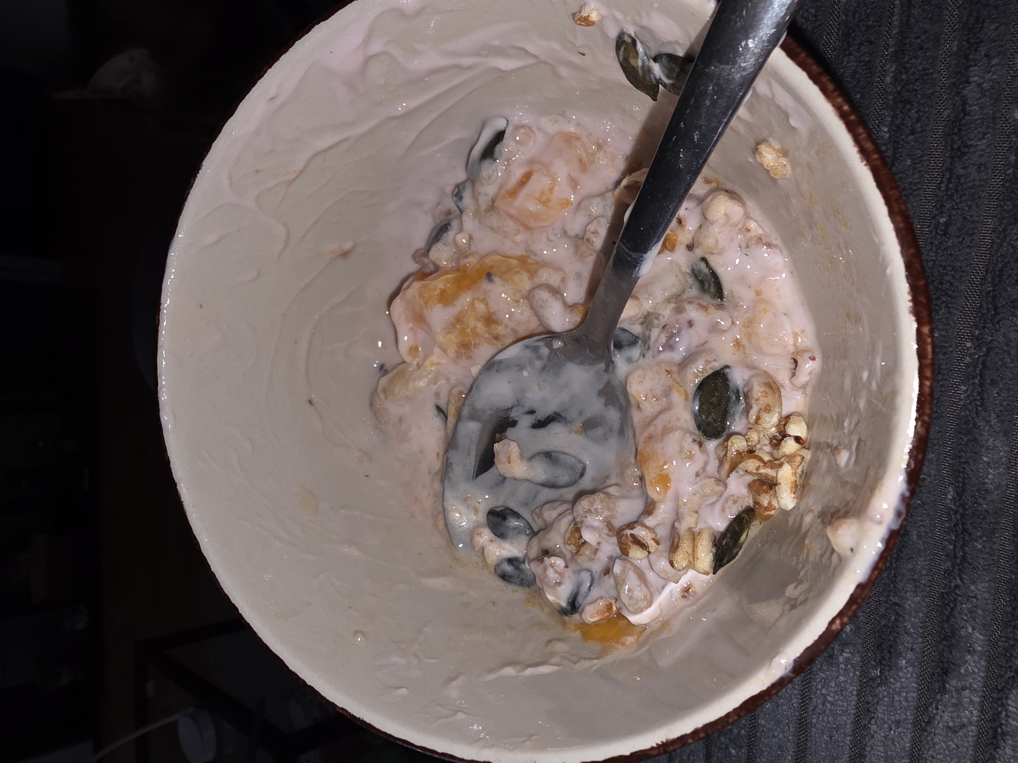 Yoghurt met fruit en noten