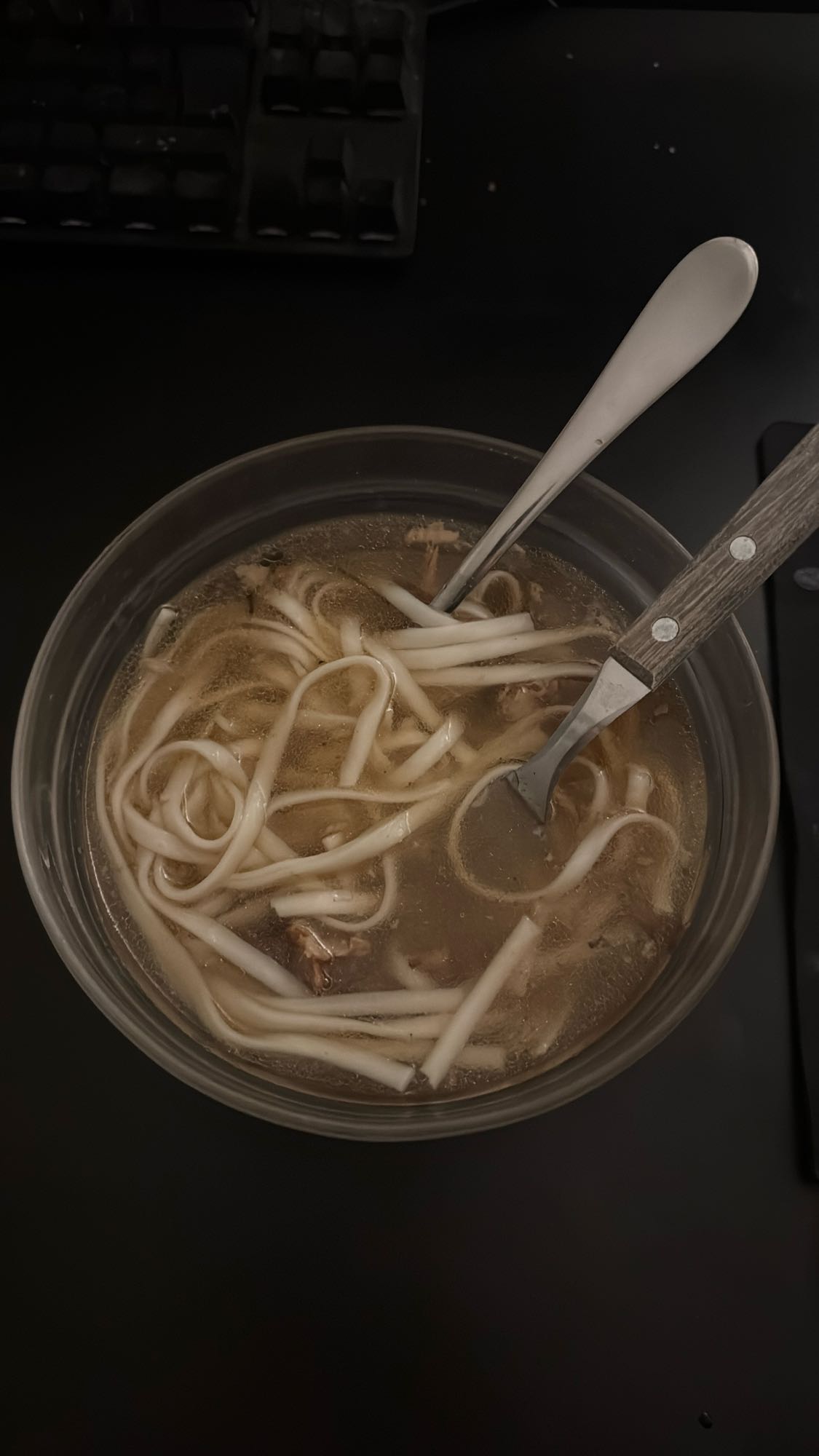 Nudelsoppa med kött