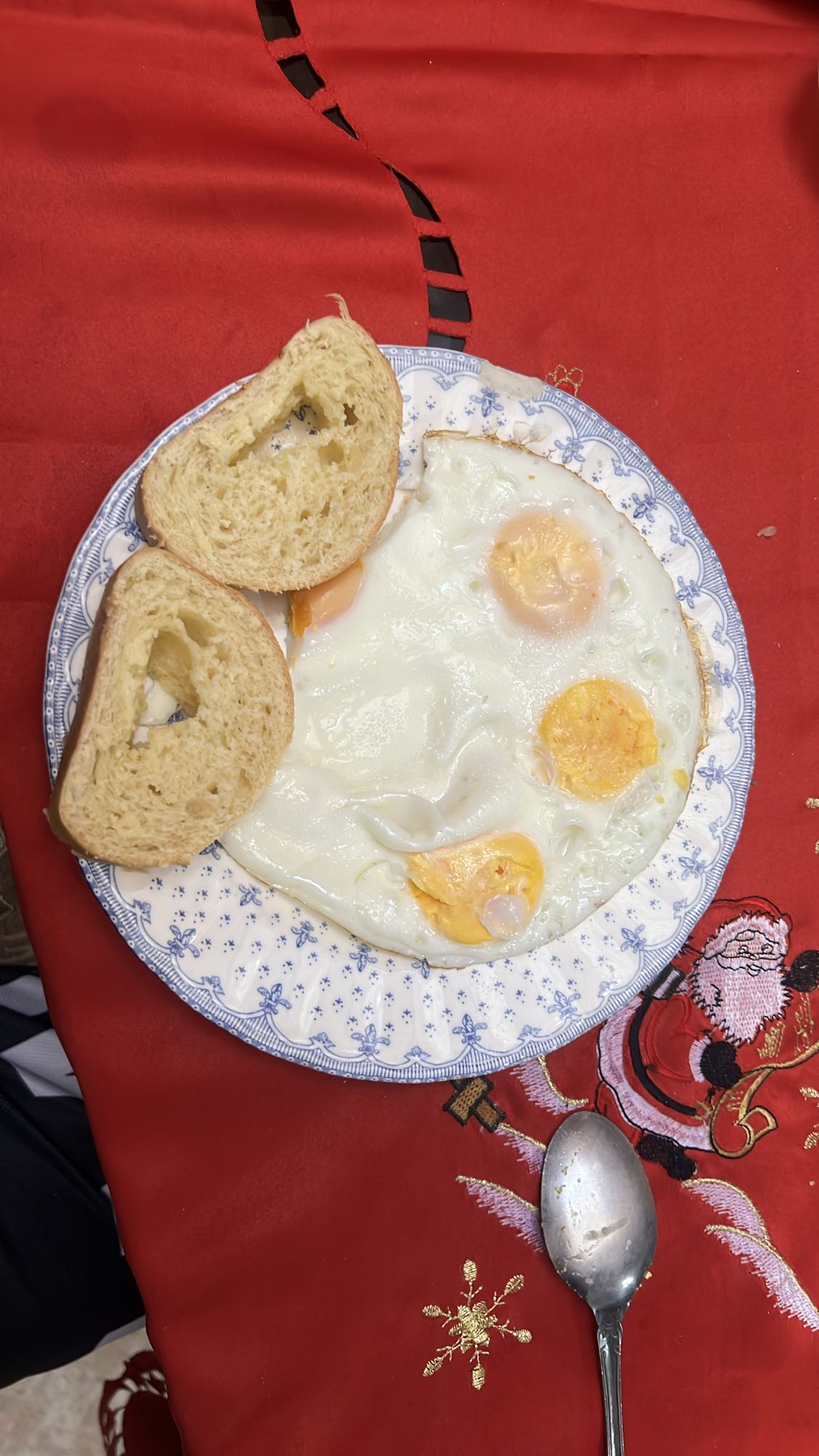 Huevos fritos con pan