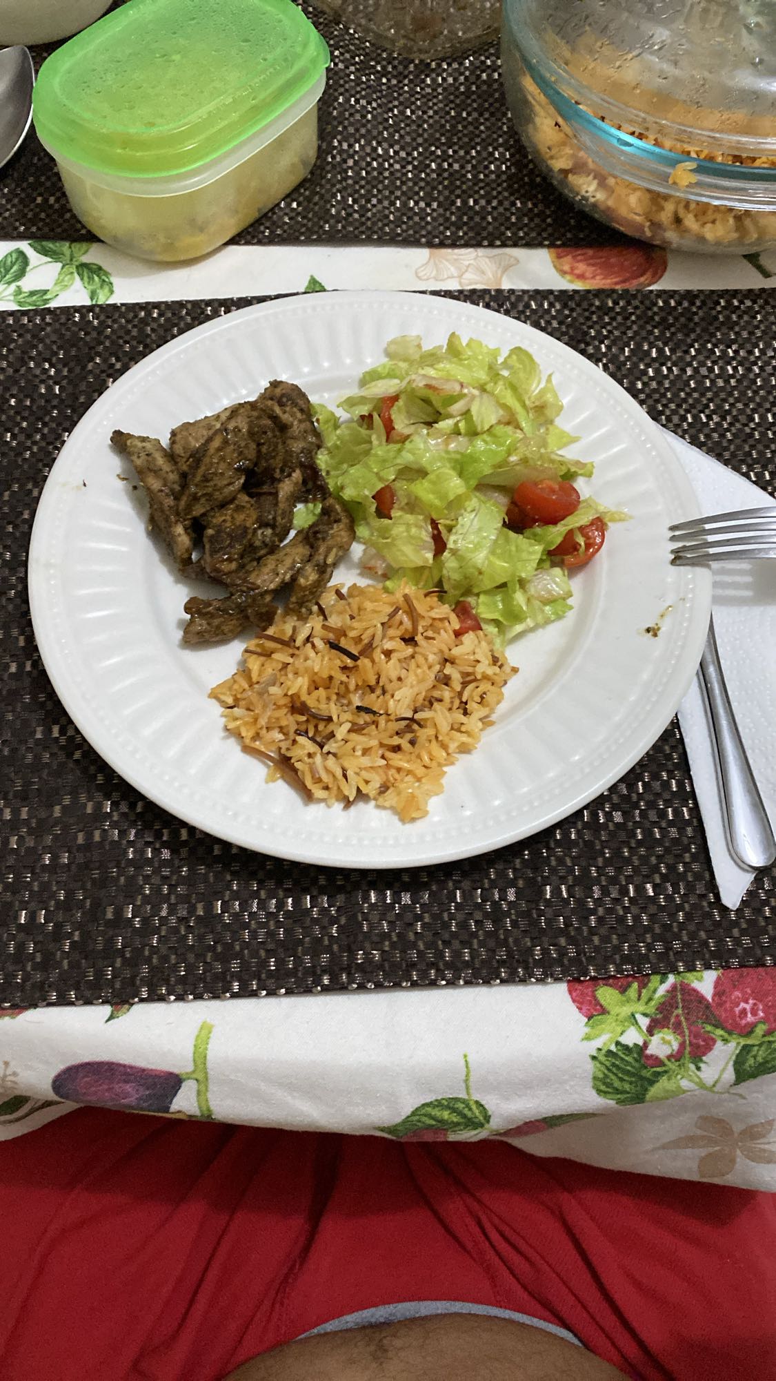 Pollo con arroz y ensalada