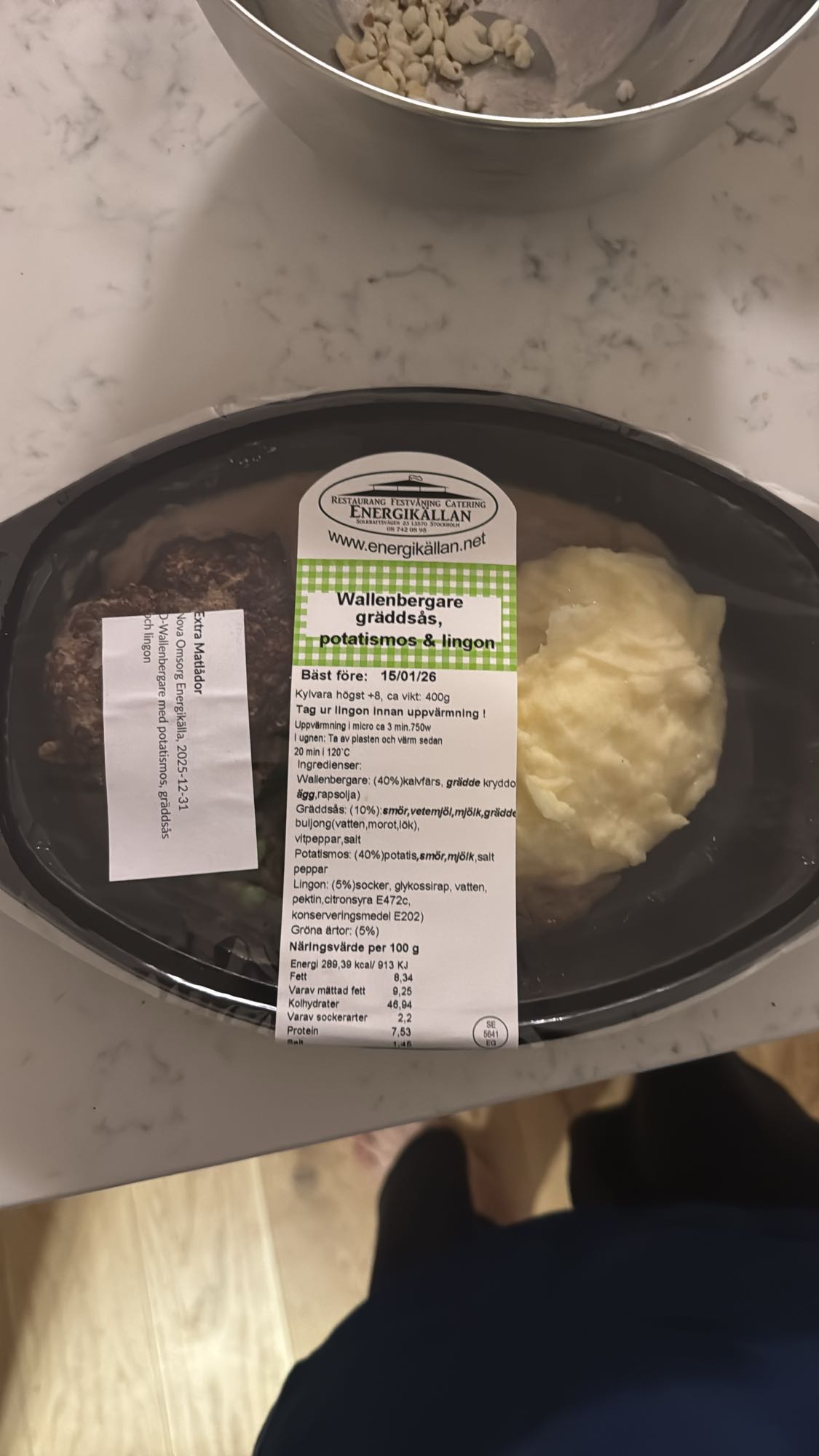 Wallenbergare med mos & lingon