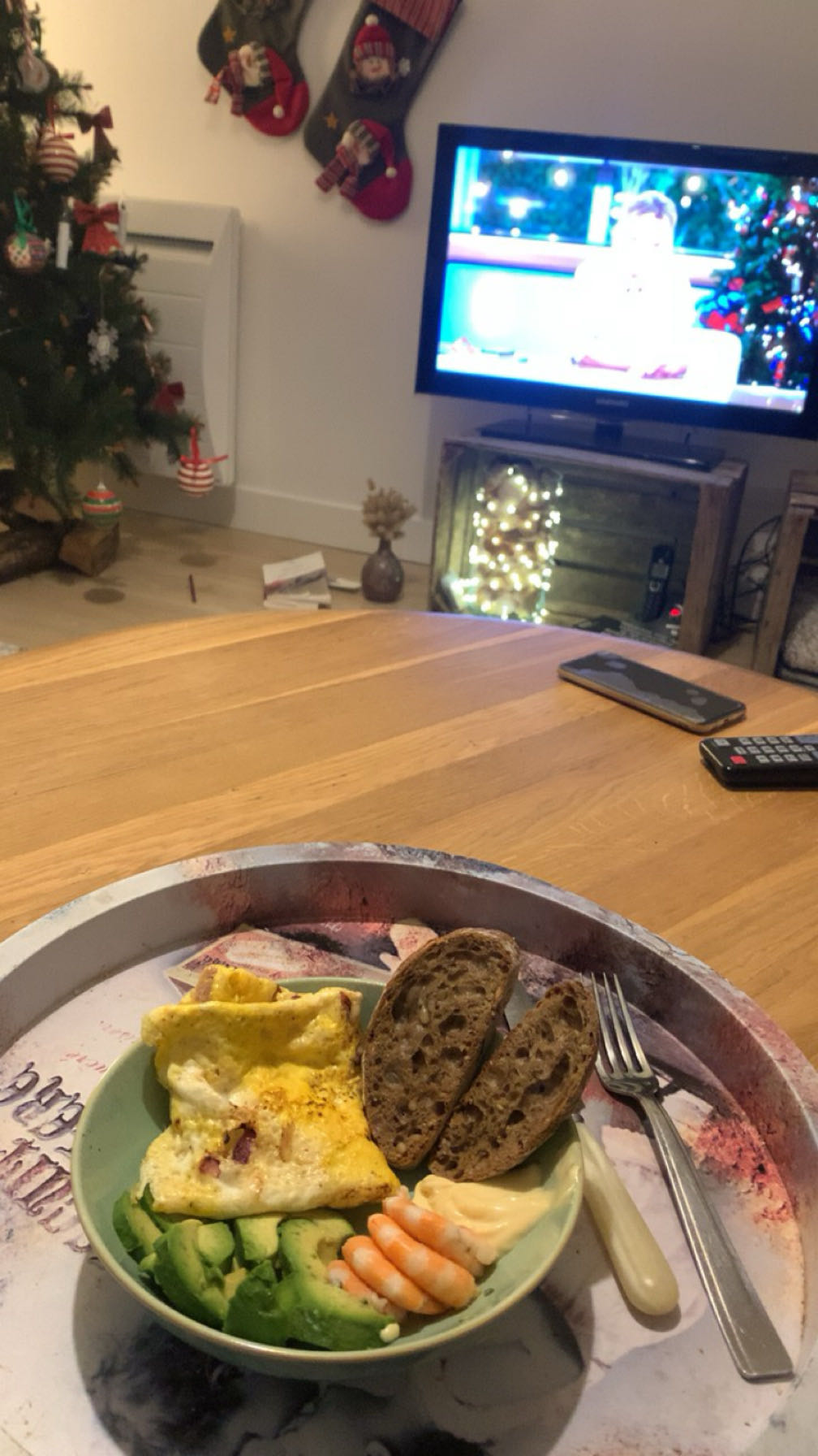 Omelette, crevettes et avocat