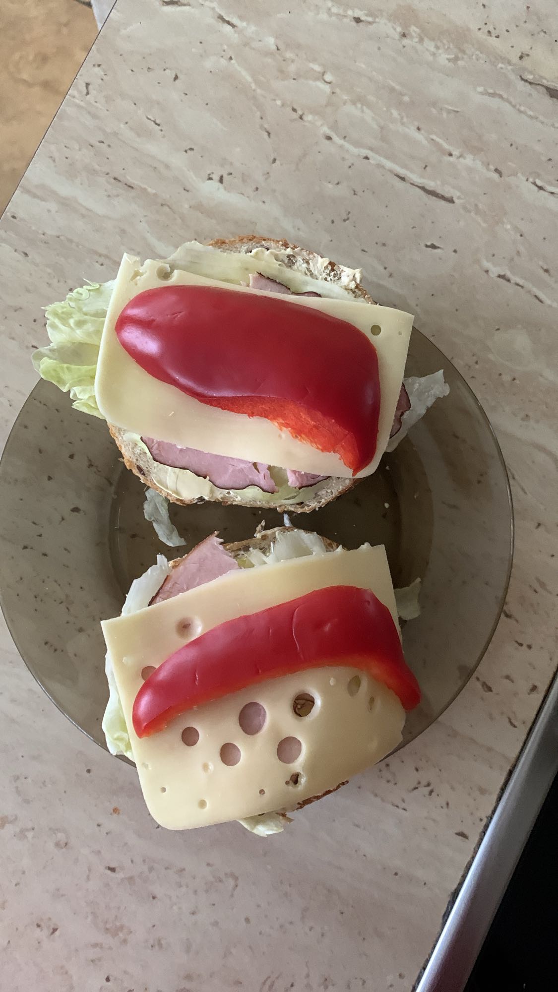 Kanapki z szynką i serem