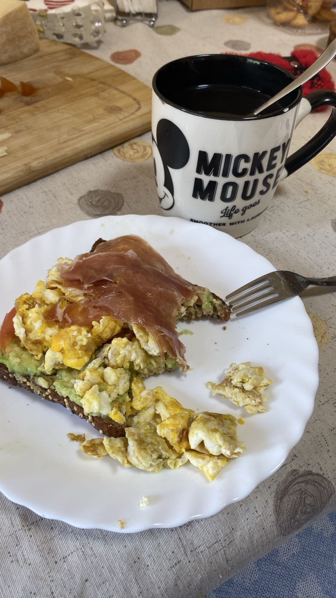 Tostada con huevo y jamón