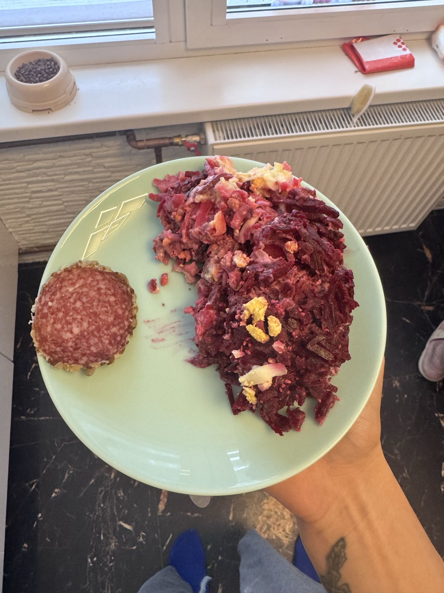 Селёдка под шубой и бутерброд