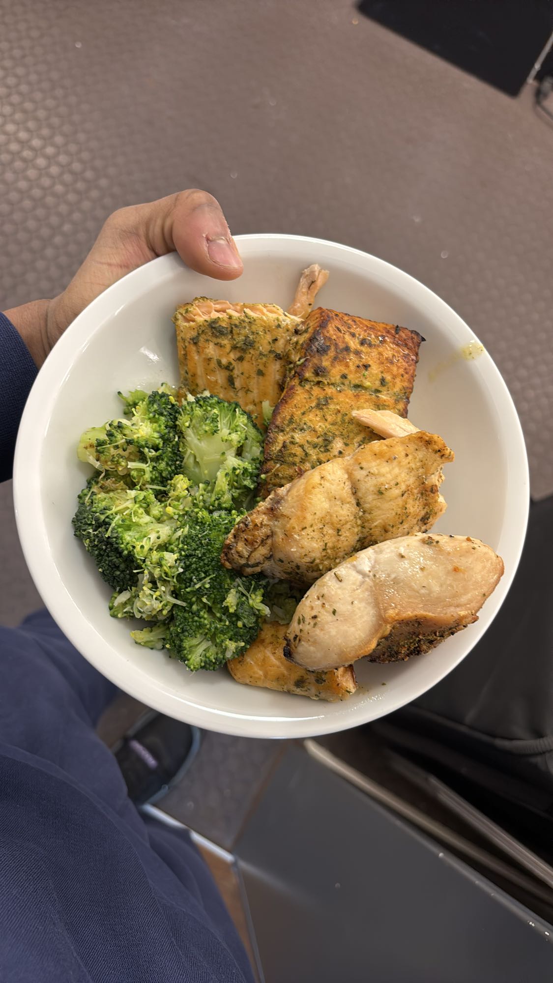 Poulet, saumon et brocoli