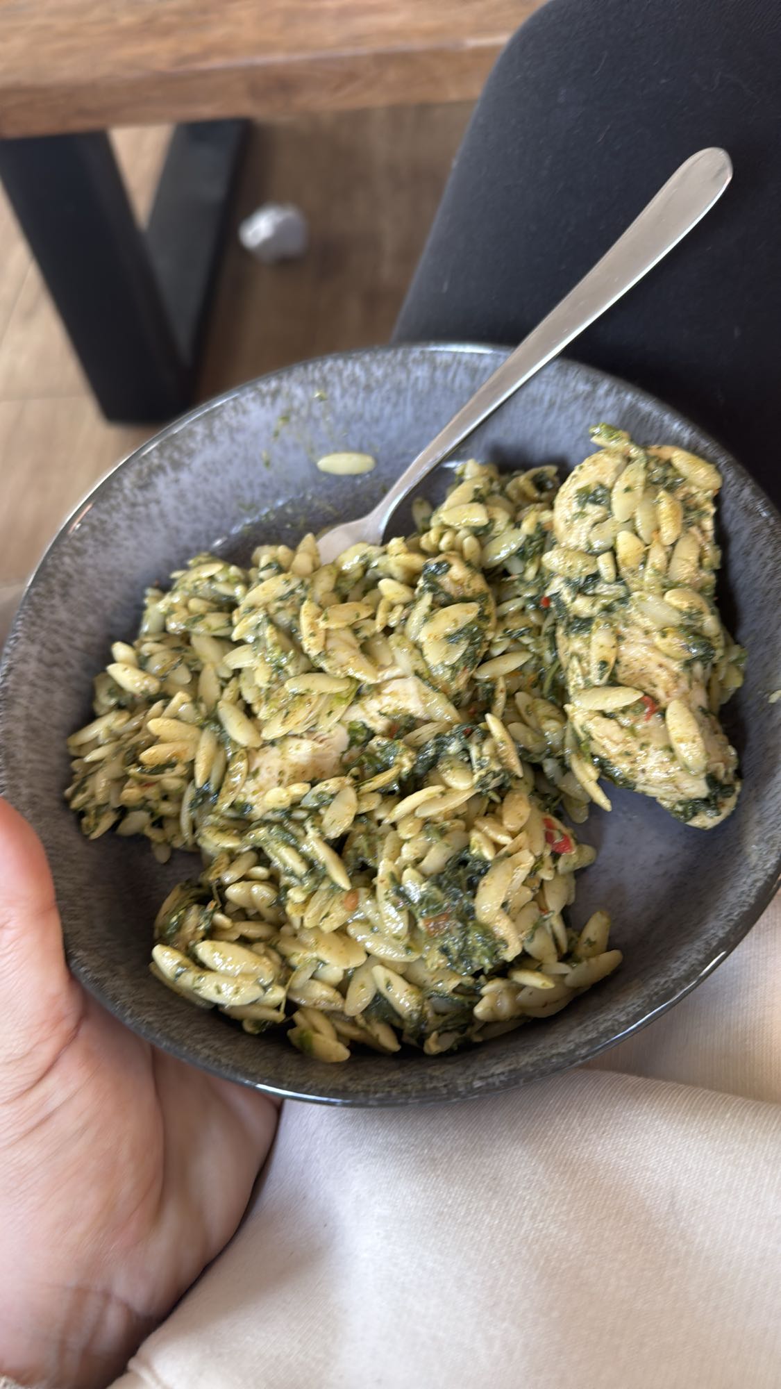 Kip pesto orzo