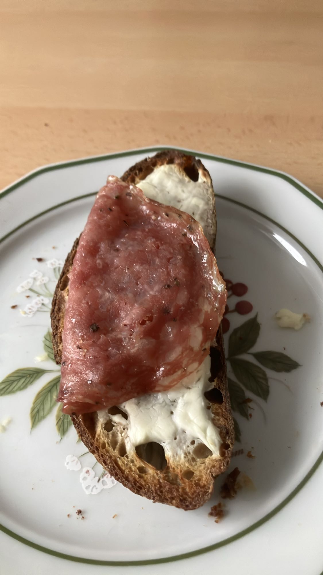 Torrada com salame e whey