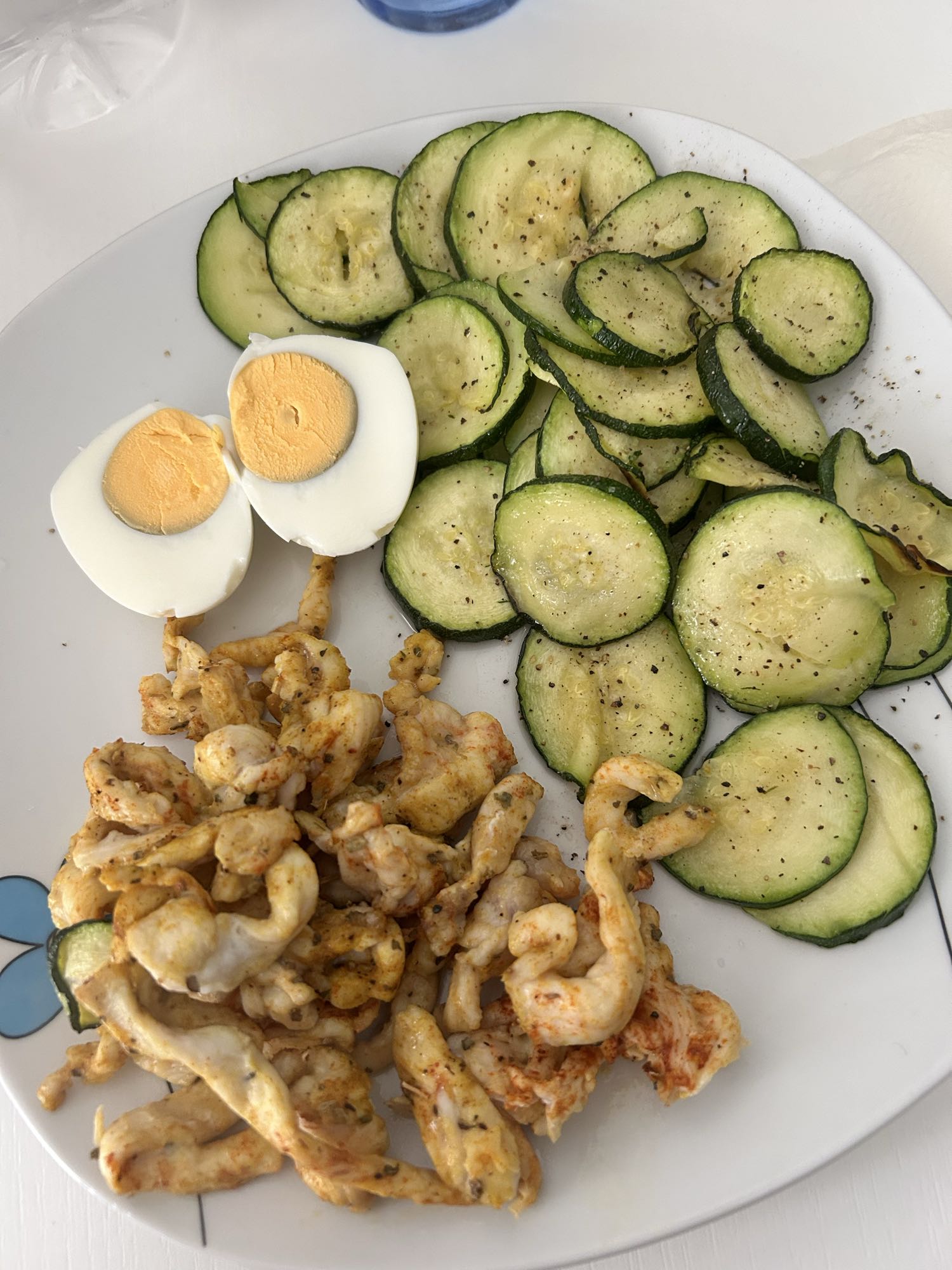 Pollo, calabacín y huevo