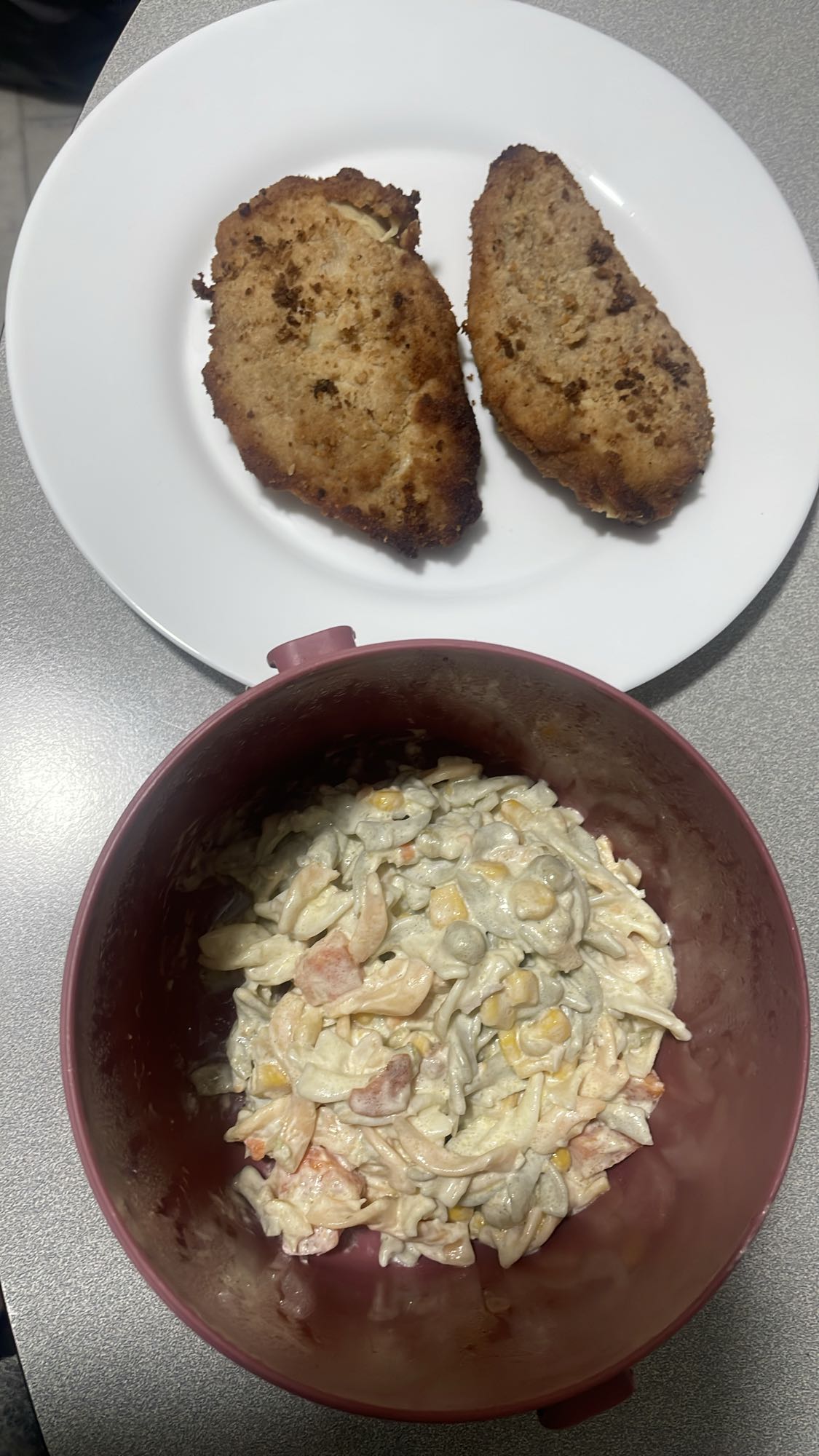 Pasta salad with cutlets