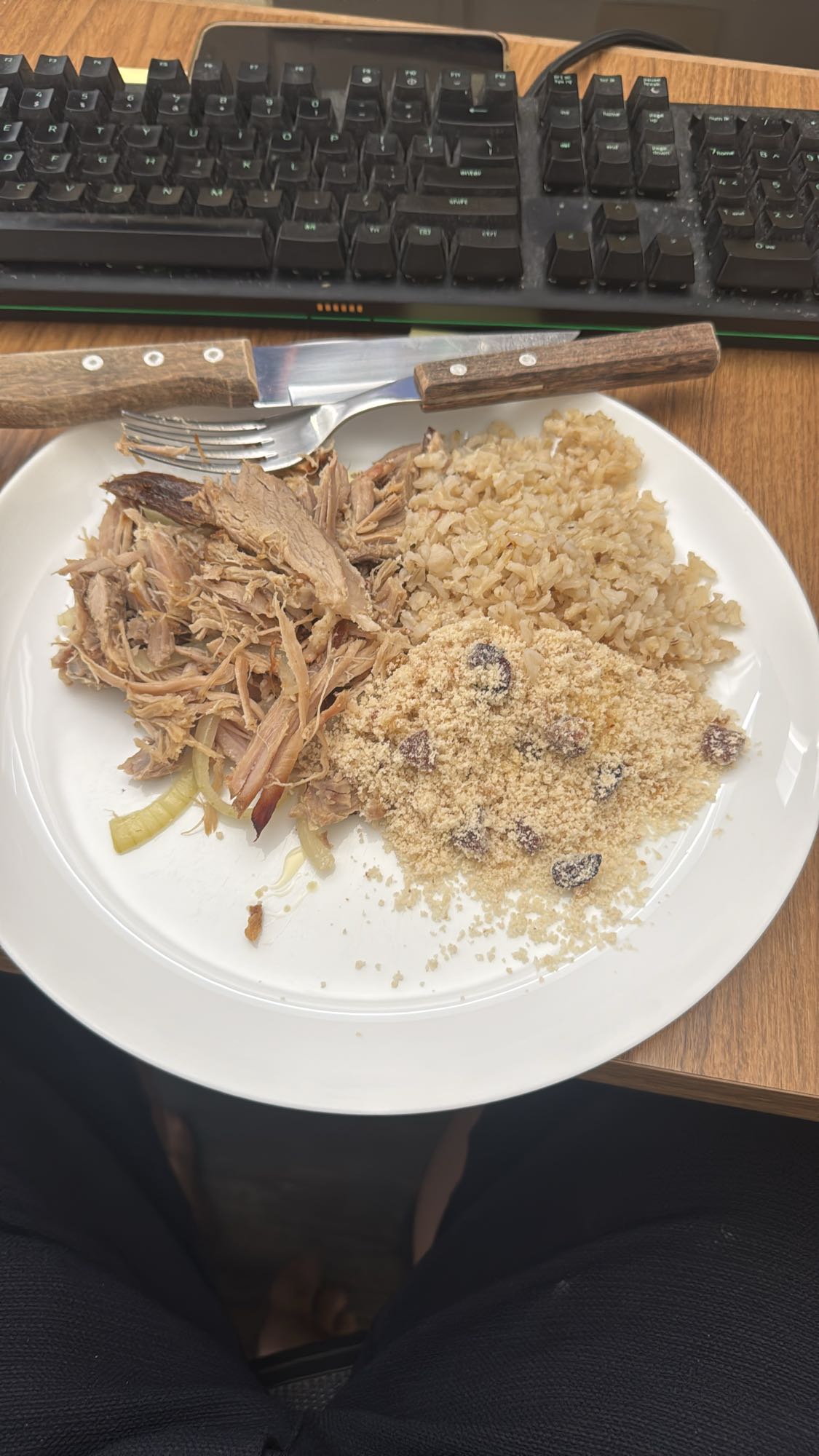 Arroz, carne e farofa