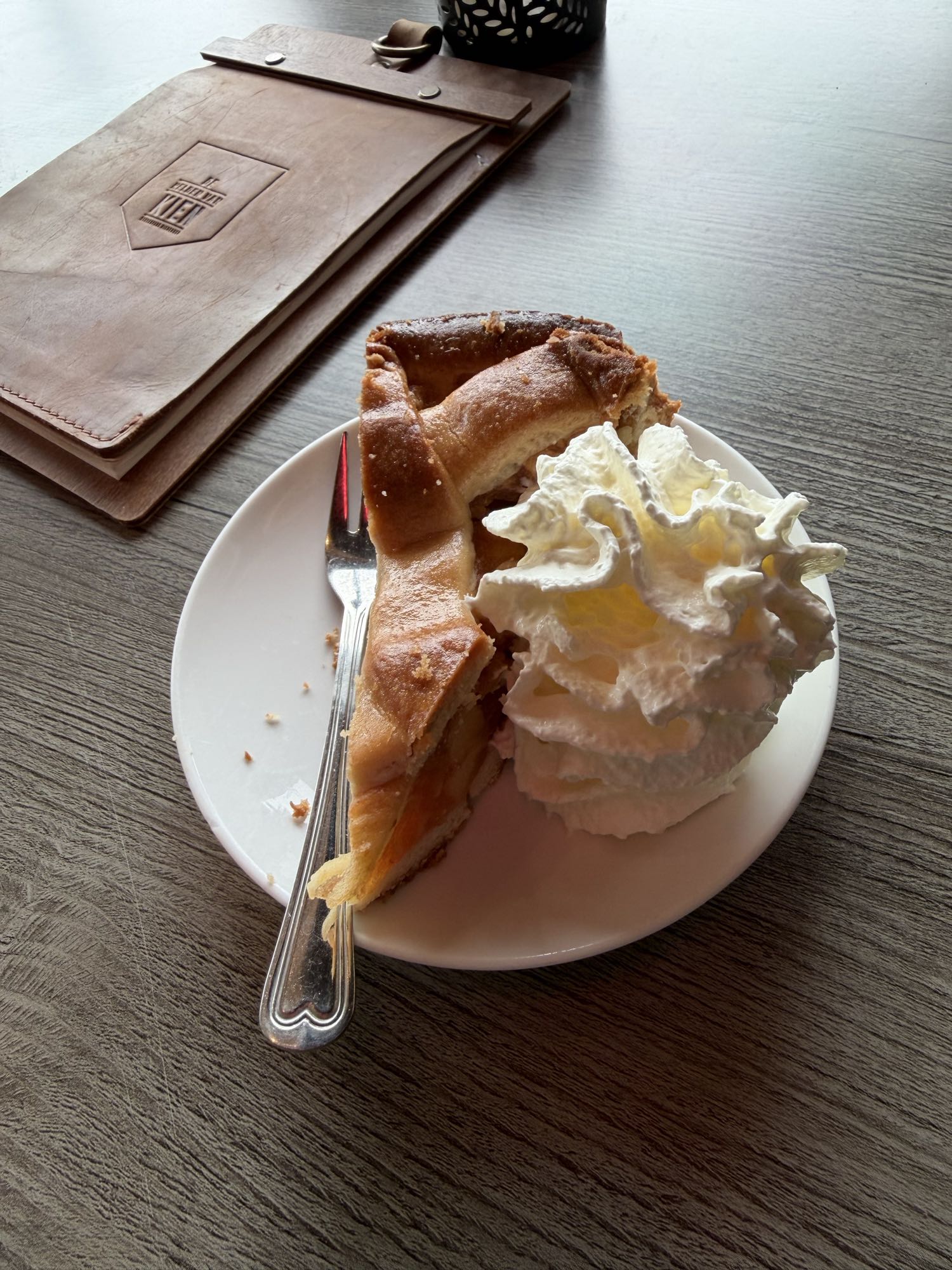 Appeltaart met slagroom