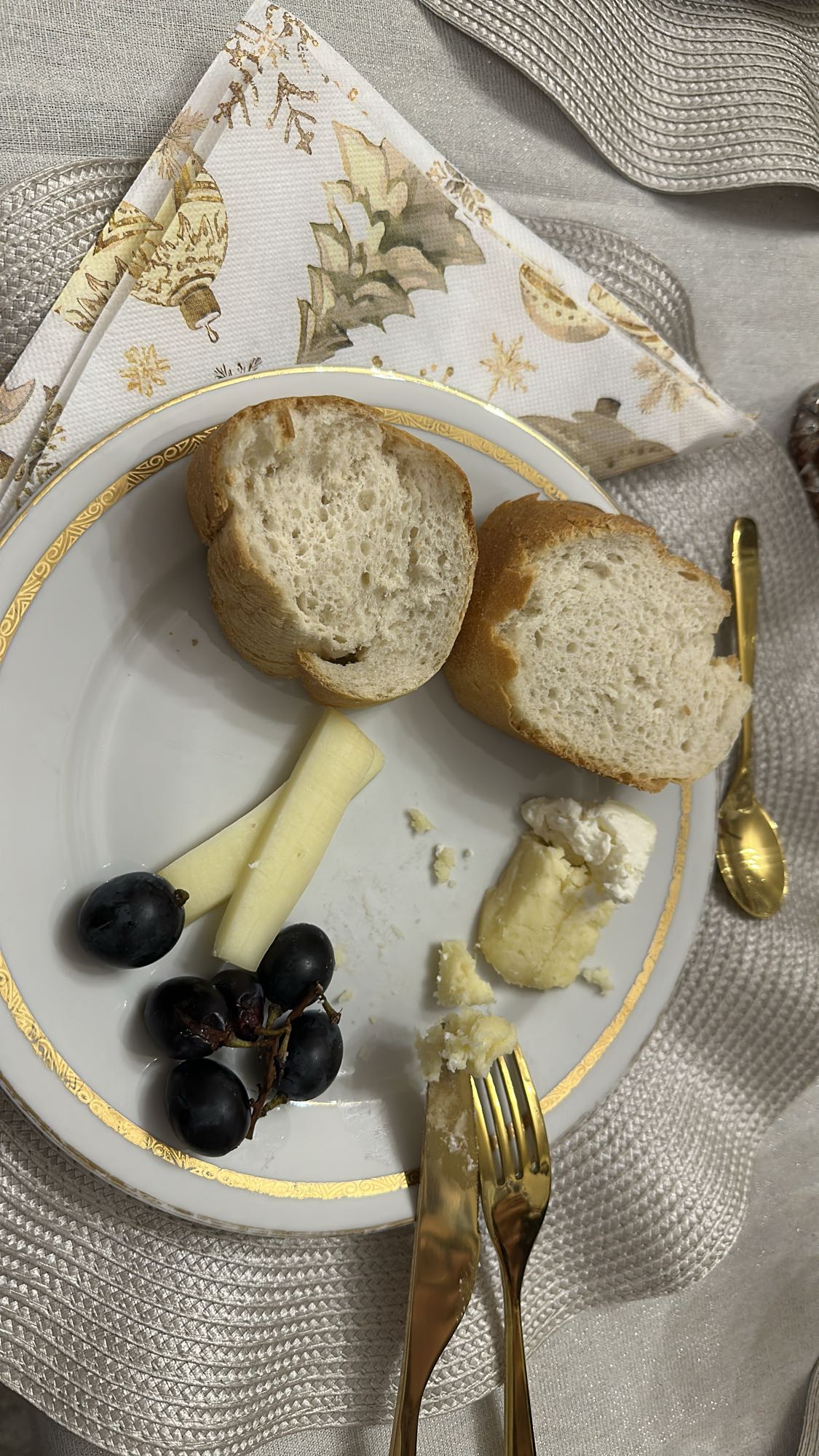 Bread Cheese Grapes Plate