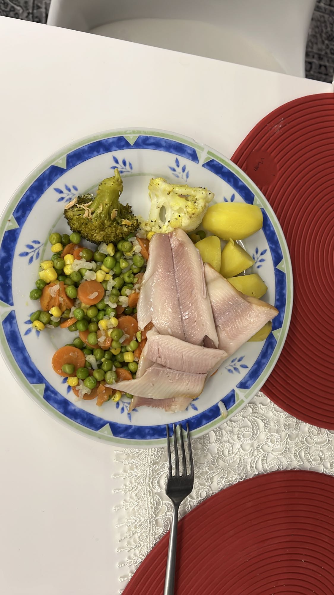 Wędzona ryba z warzywami