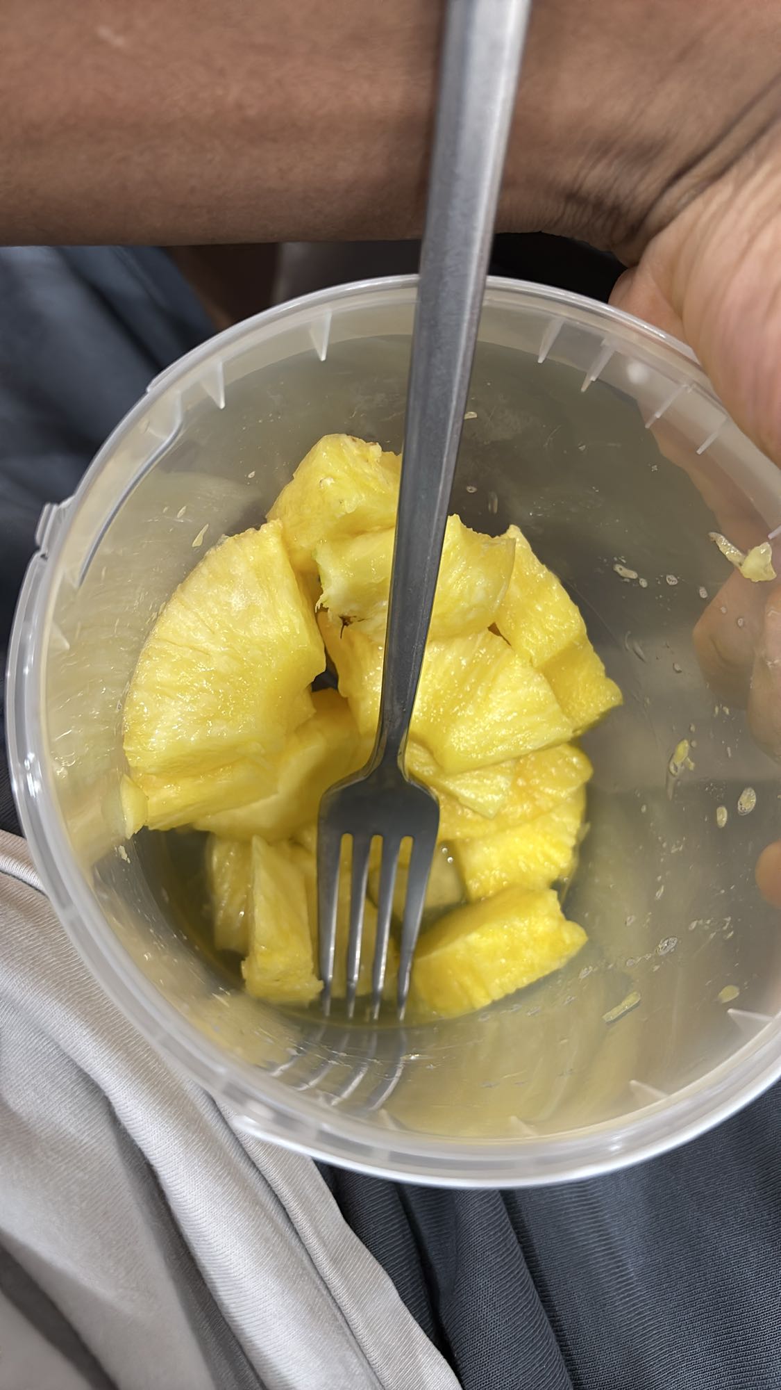 Ananas frais en morceaux