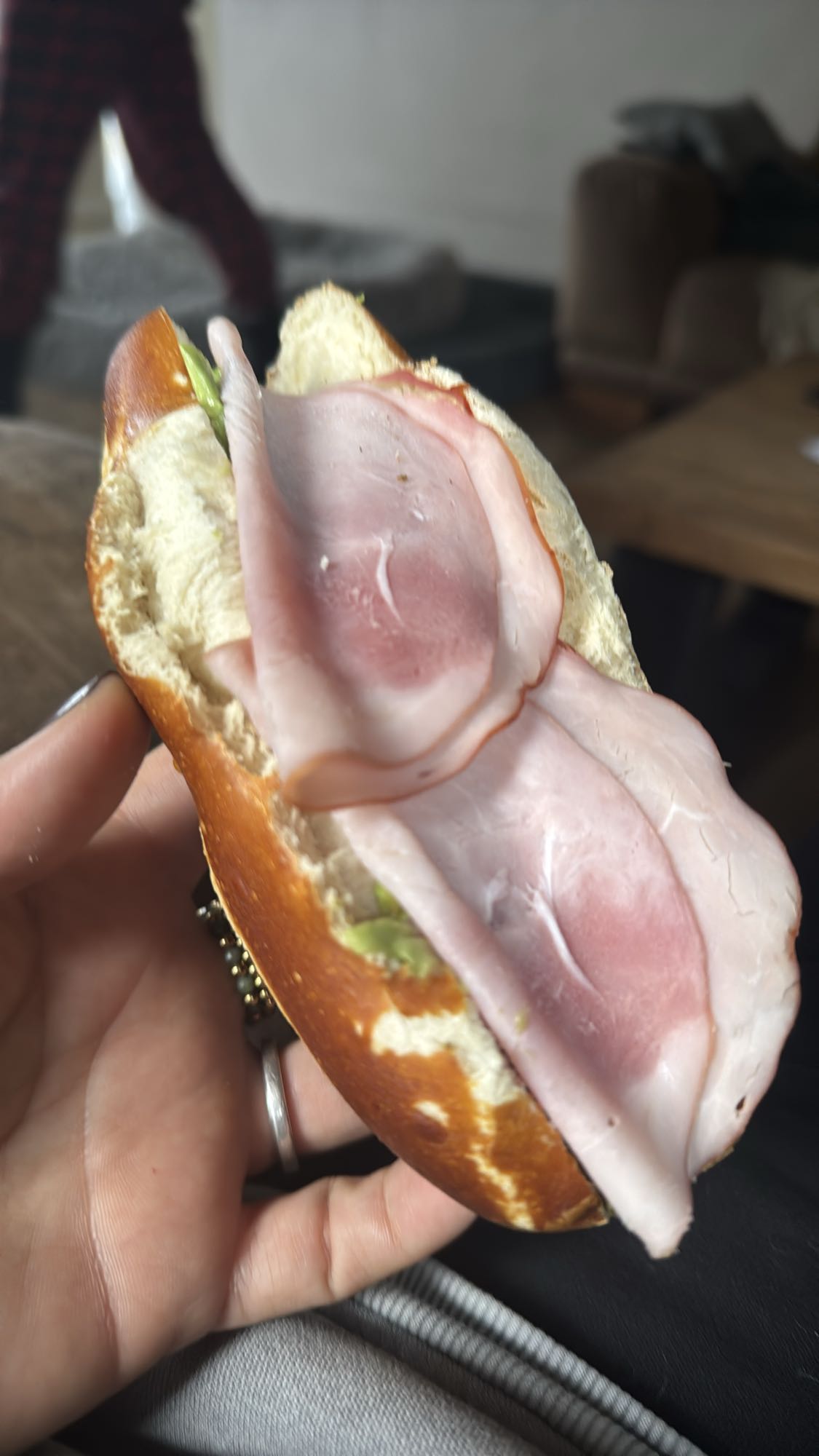 Schinkenbrezel-Sandwich