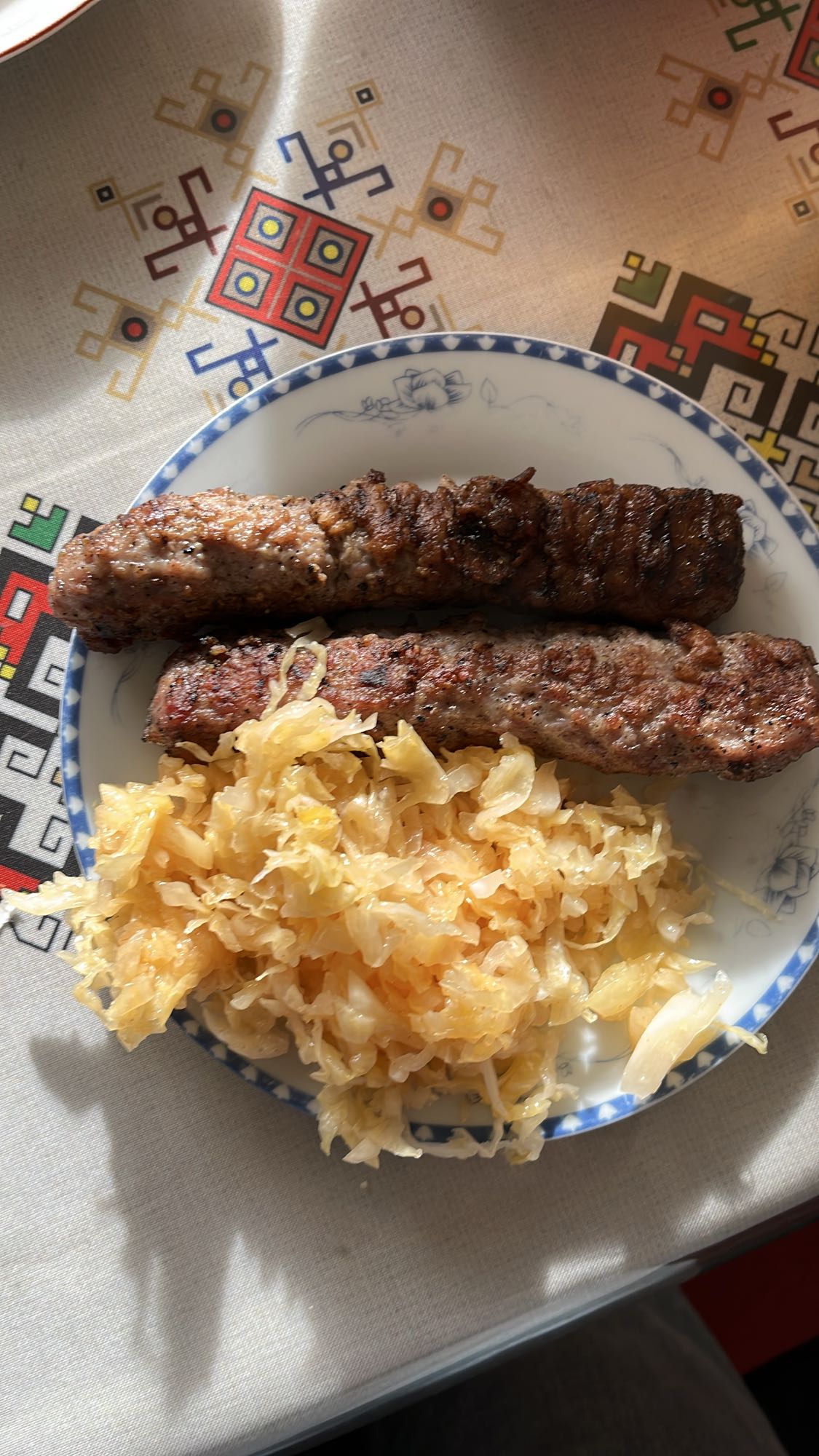 Кебапчета със зеле