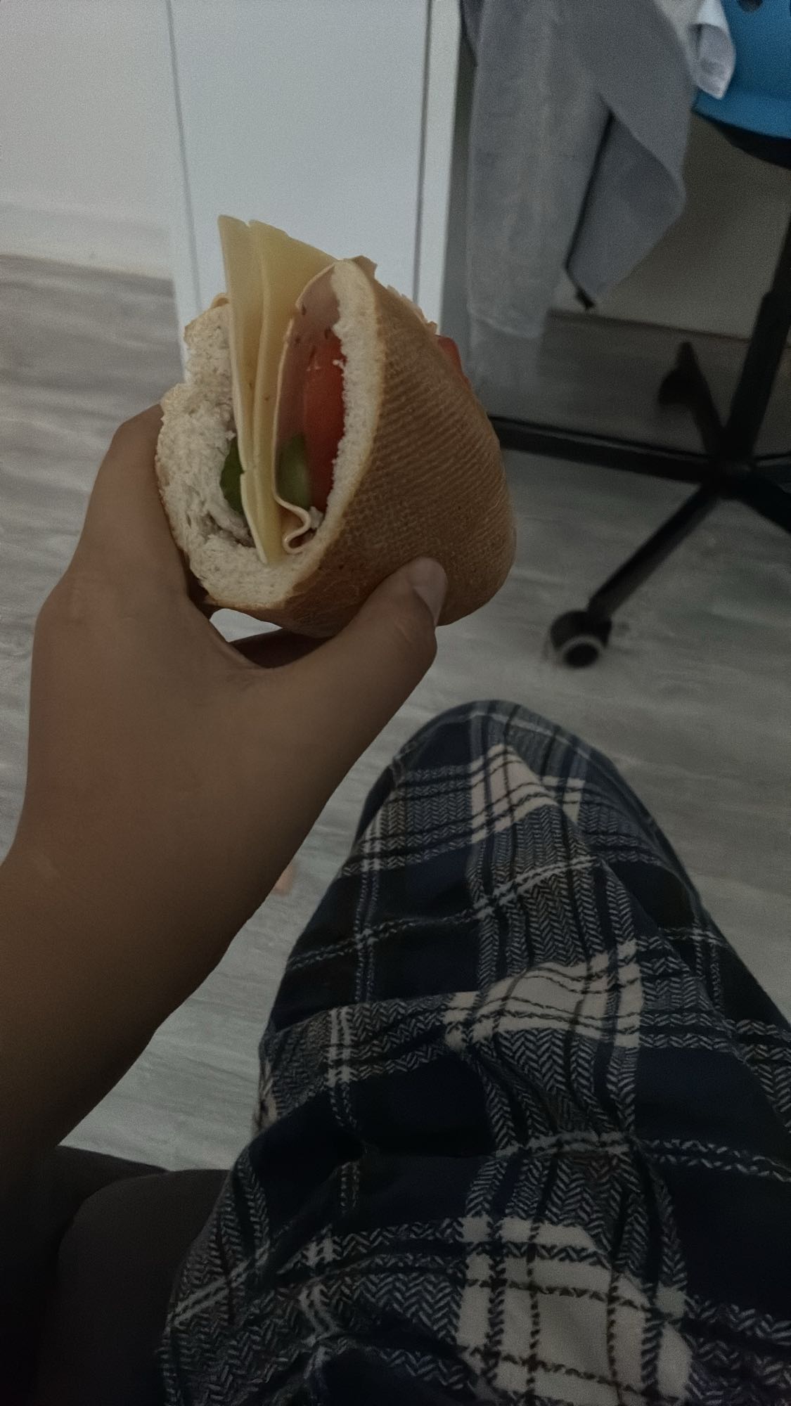 Ost och grönsakssmörgås