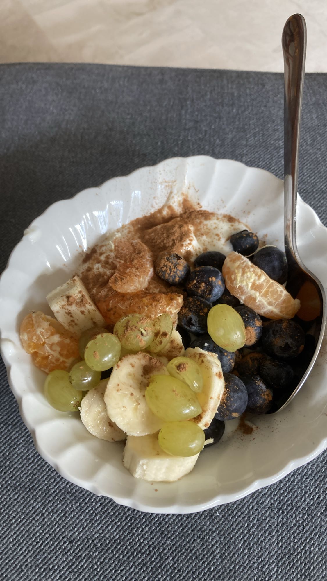 Fruktskål med yoghurt