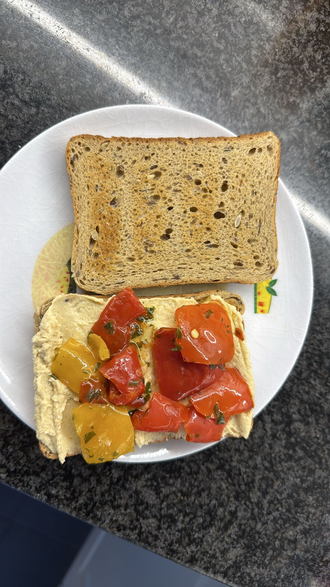 Hummus paprika sandwich