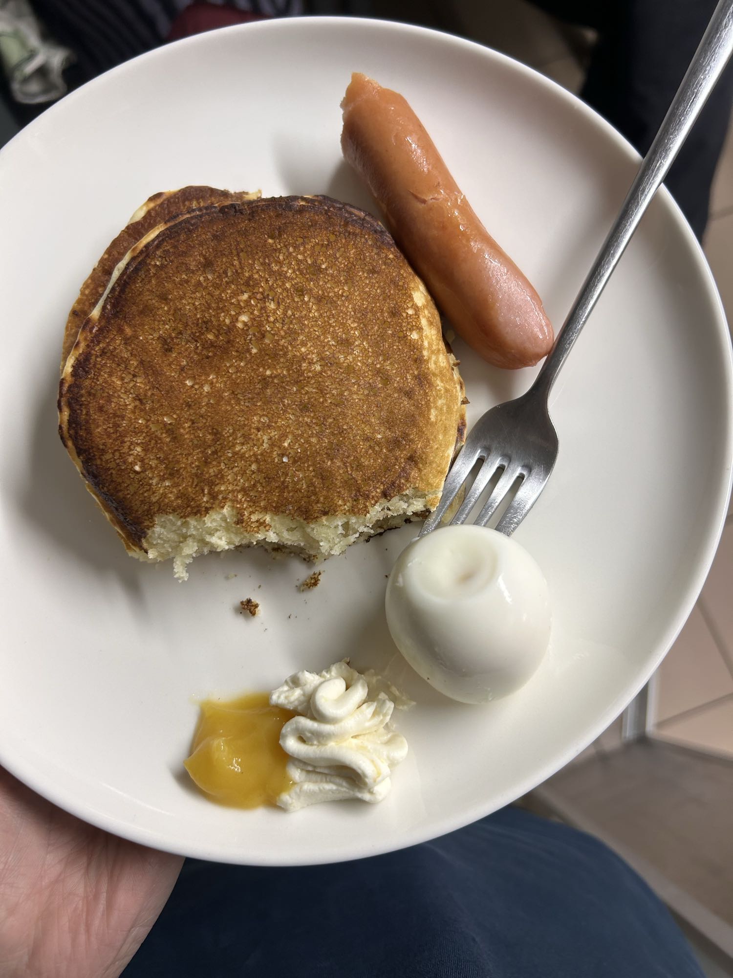 Naleśniki z jajkiem i parówką