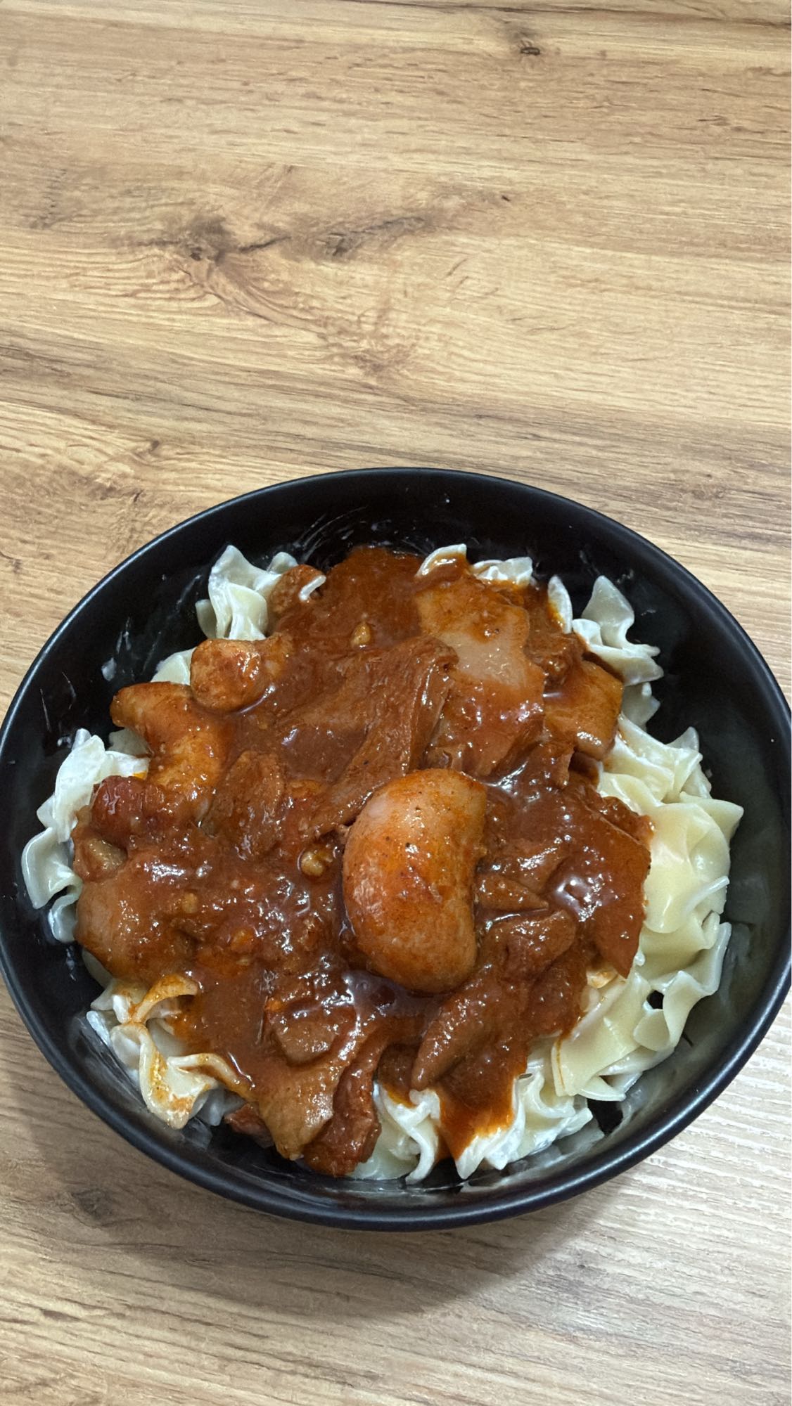 Tăiței cu tocăniță de porc