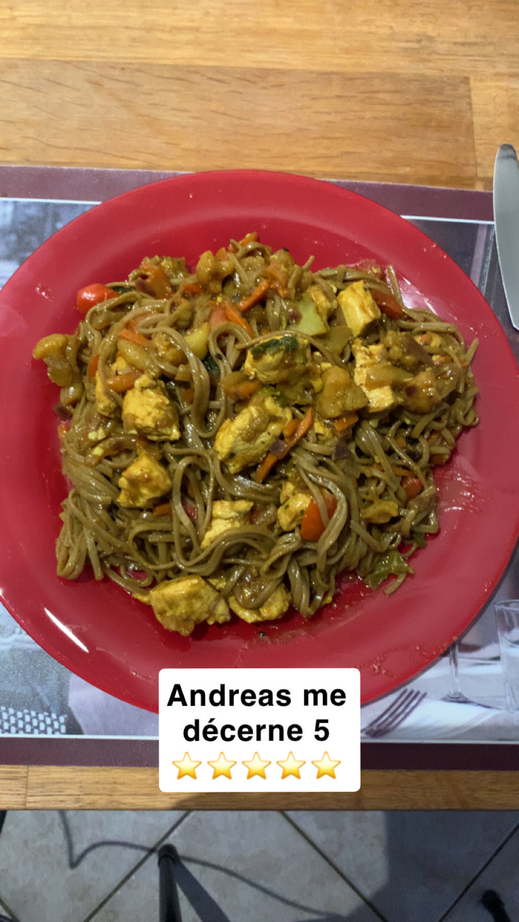 Nouilles soba au poulet sauté