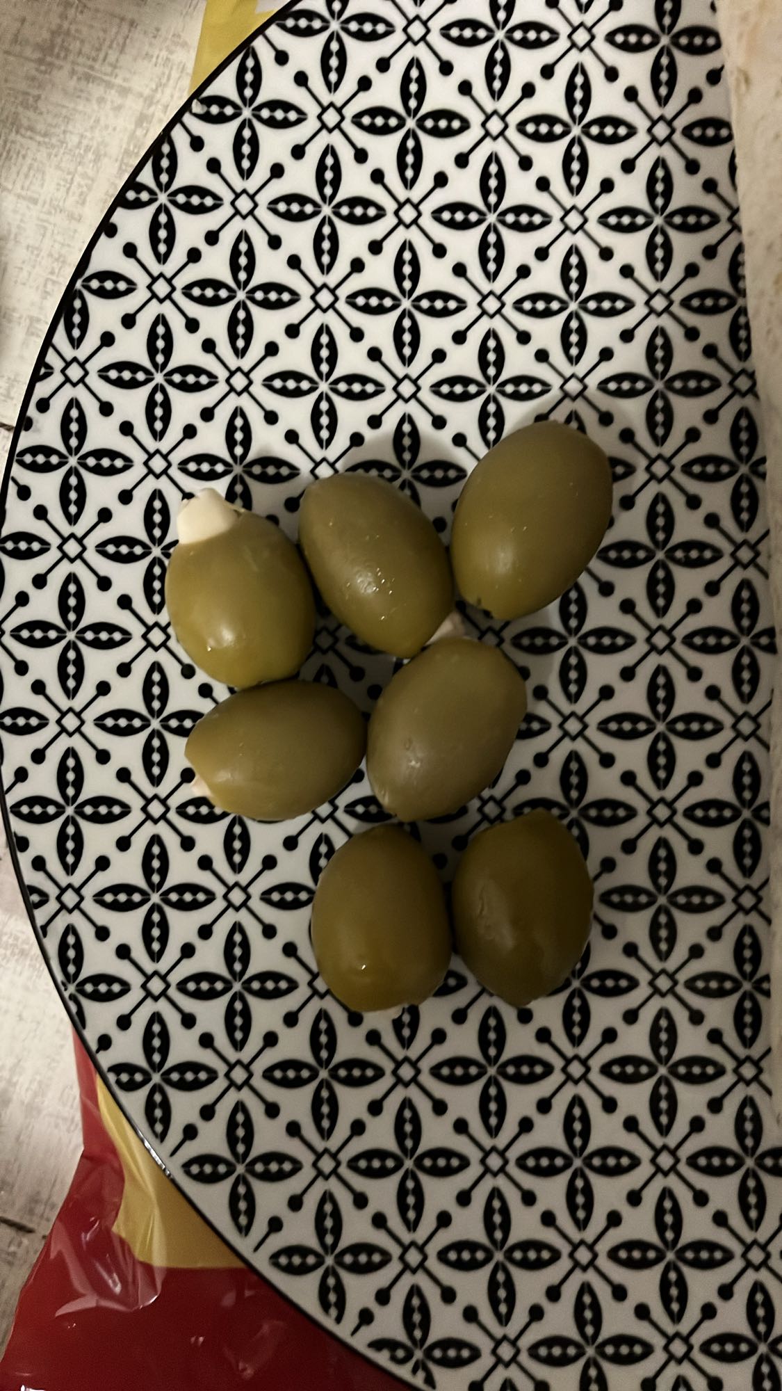 Пълнени зелени маслини