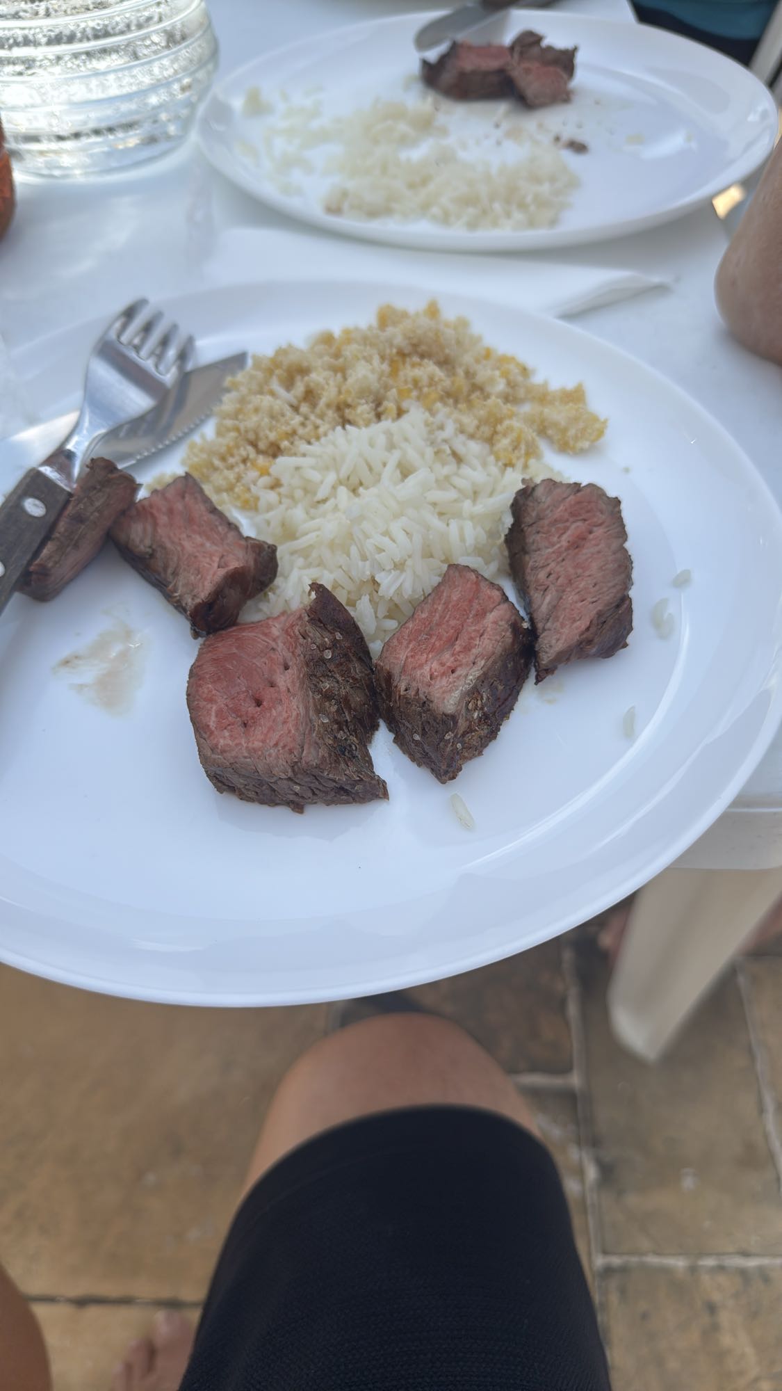 Arroz, farofa e carne