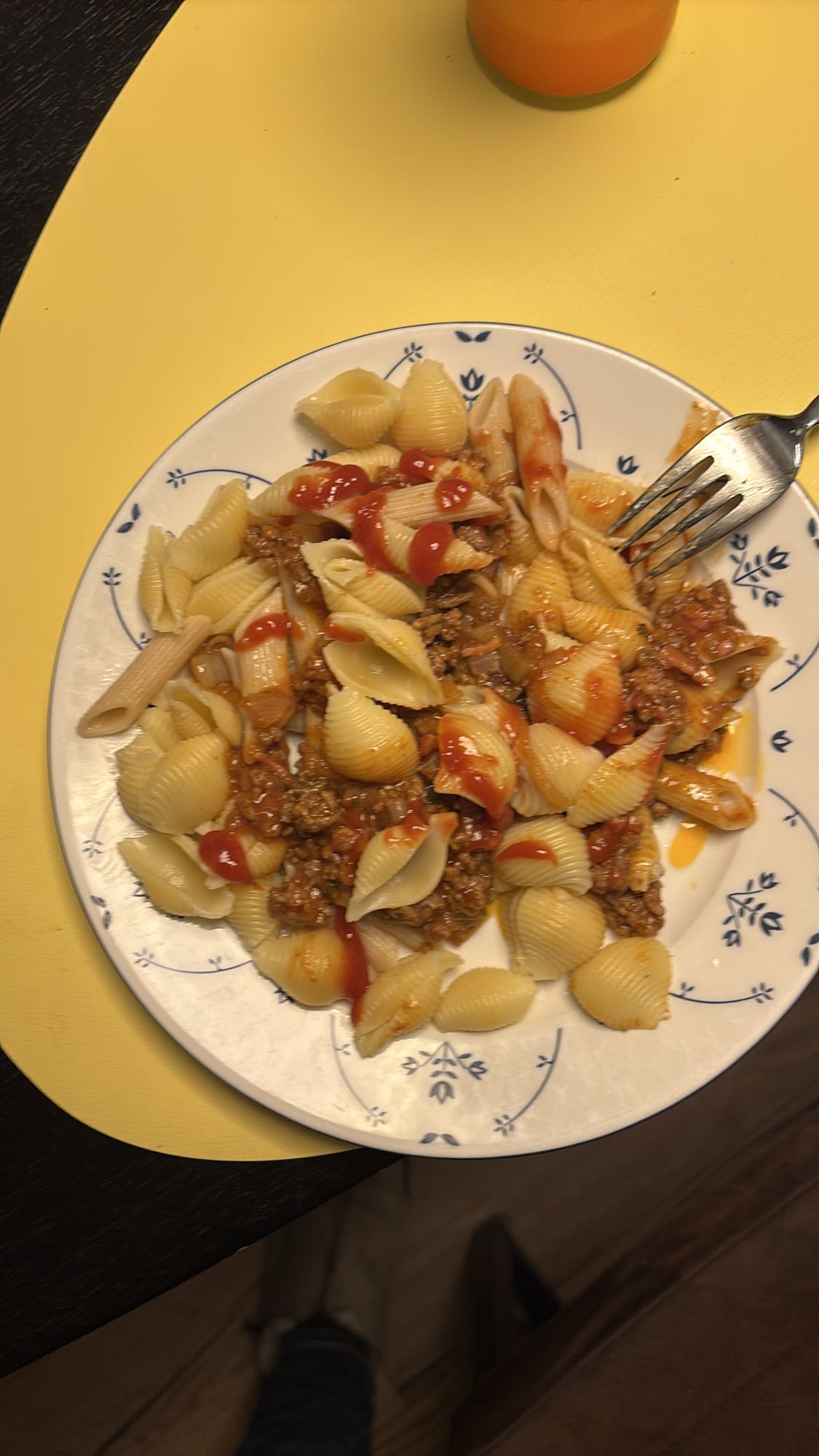 Pasta med kjøttsaus og ketchup
