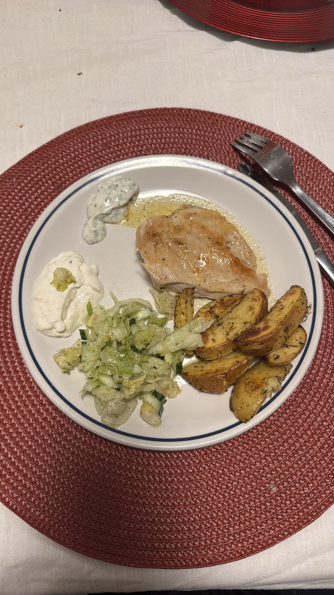 Kyckling med potatis och sallad