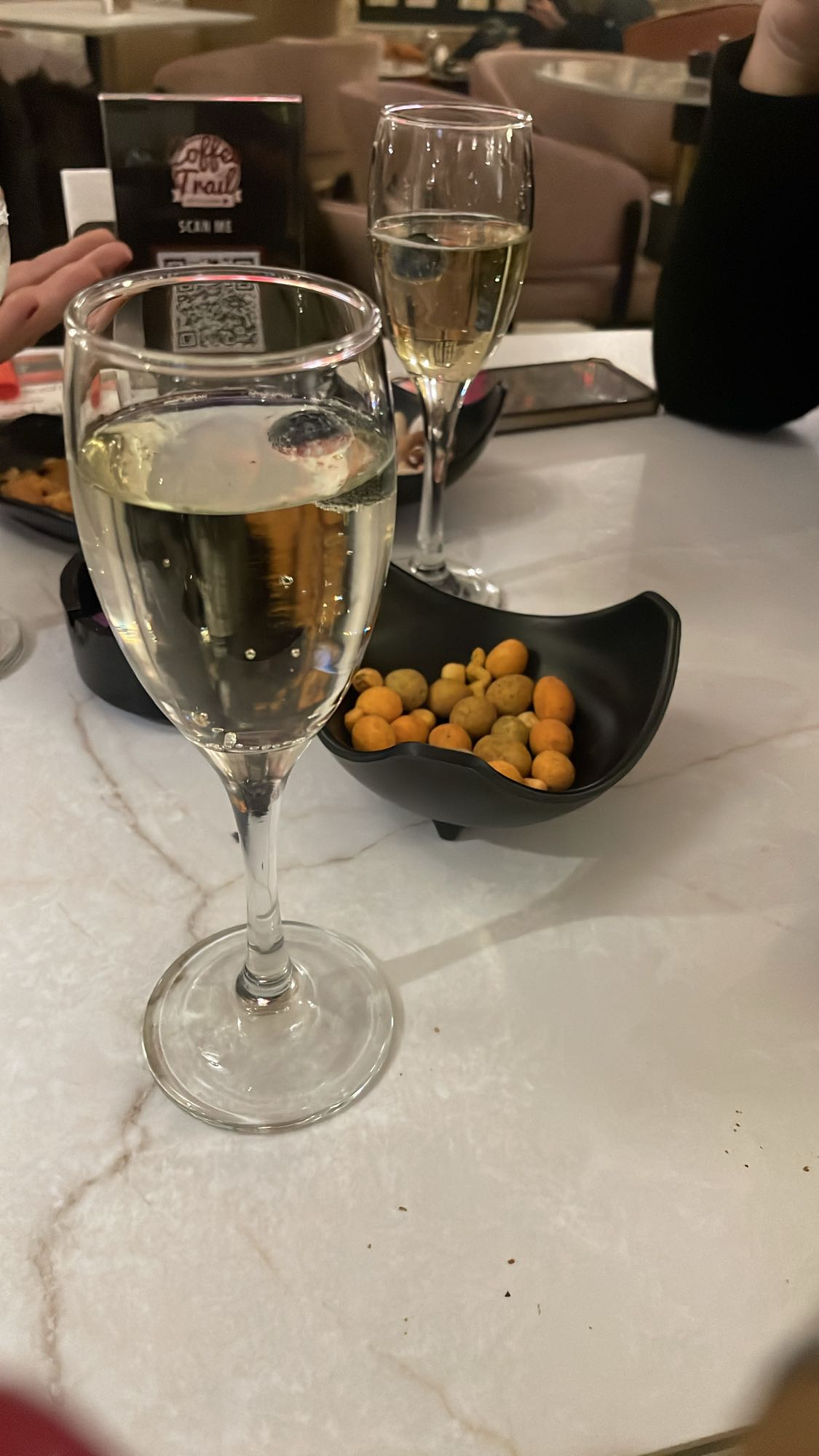 Champagne & snacks