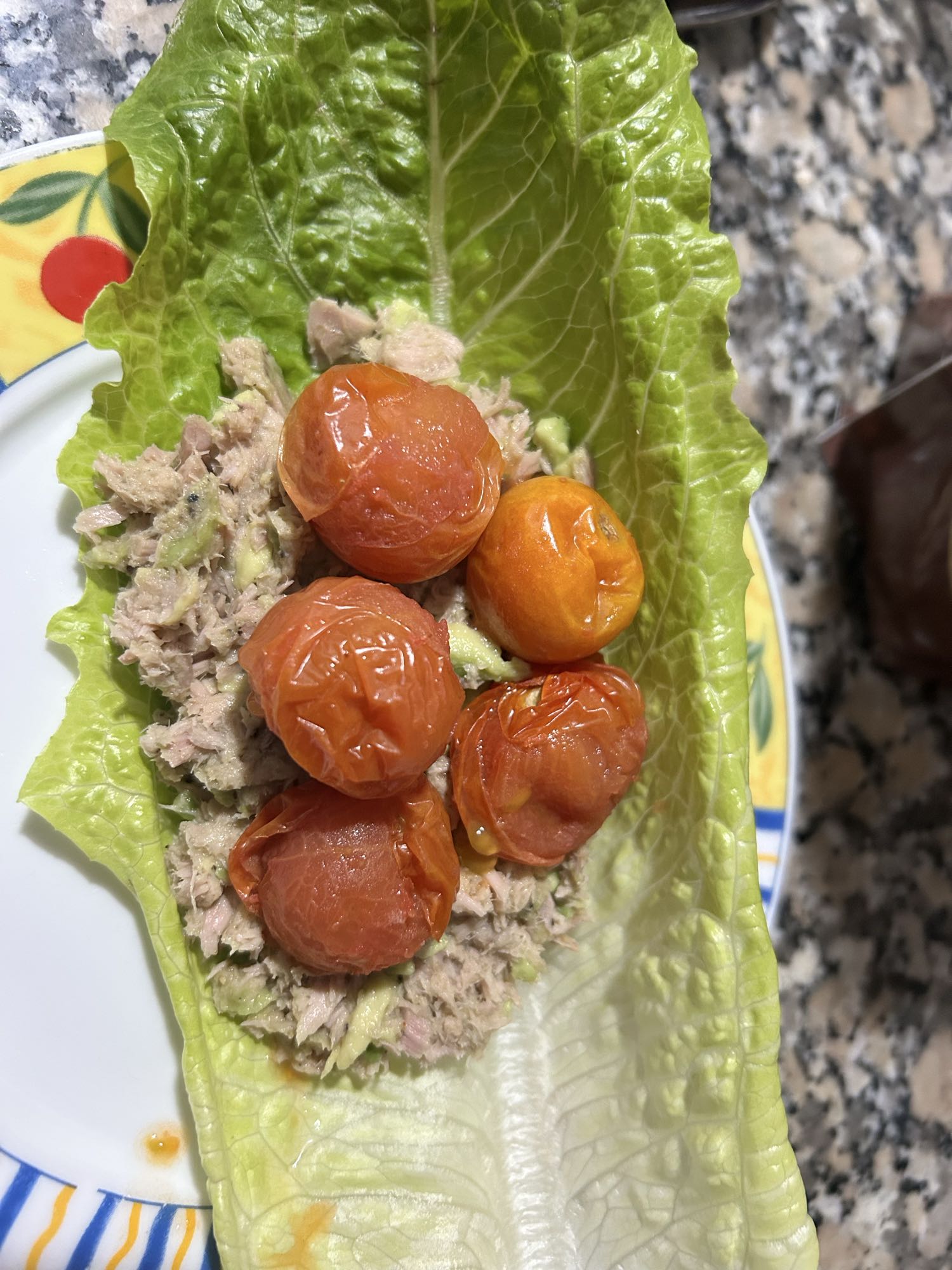 Ensalada de atún en lechuga